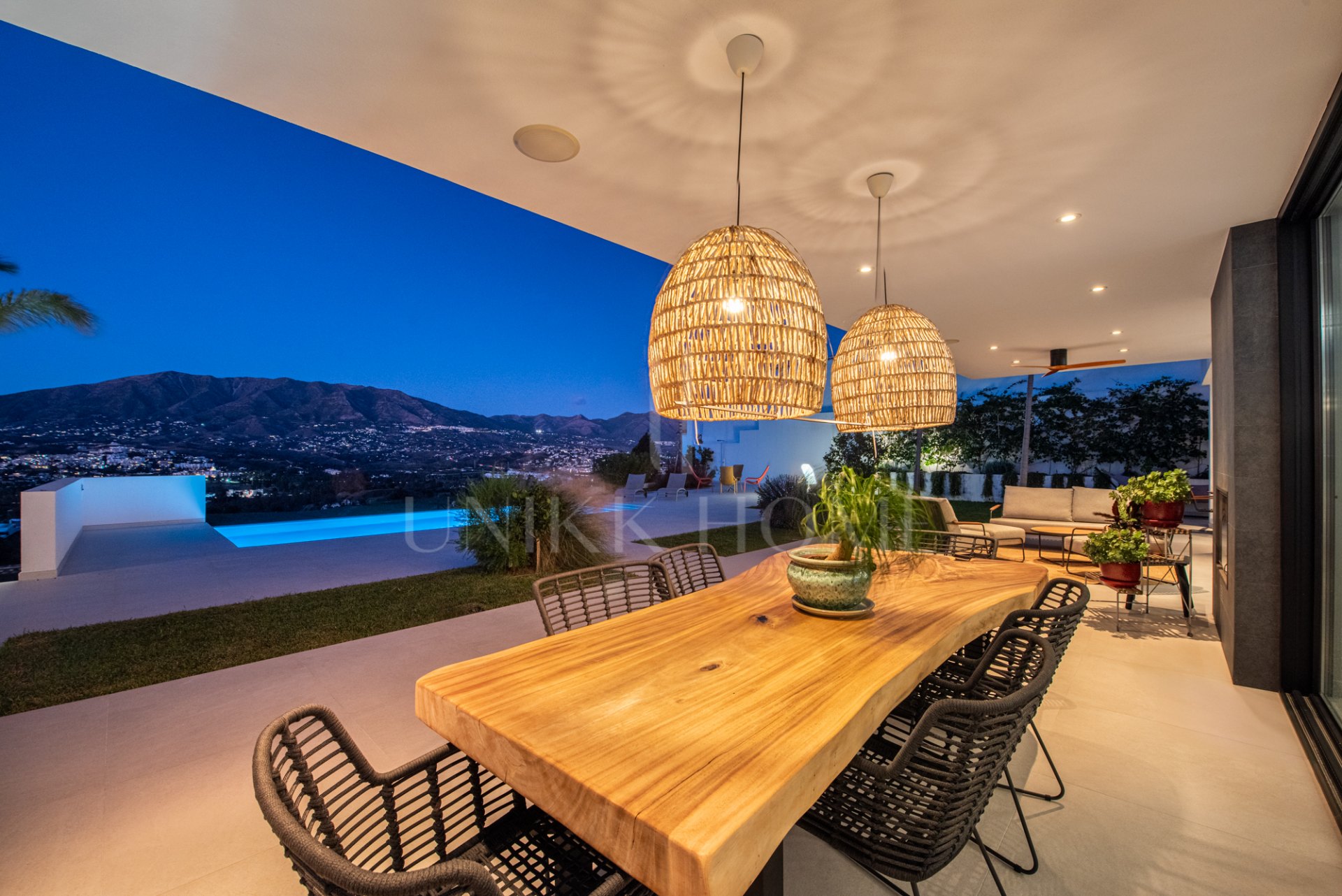 CONTEMPORARY LUXURY VILLA WITH PANORAMIC VIEWS – BUILT 2024