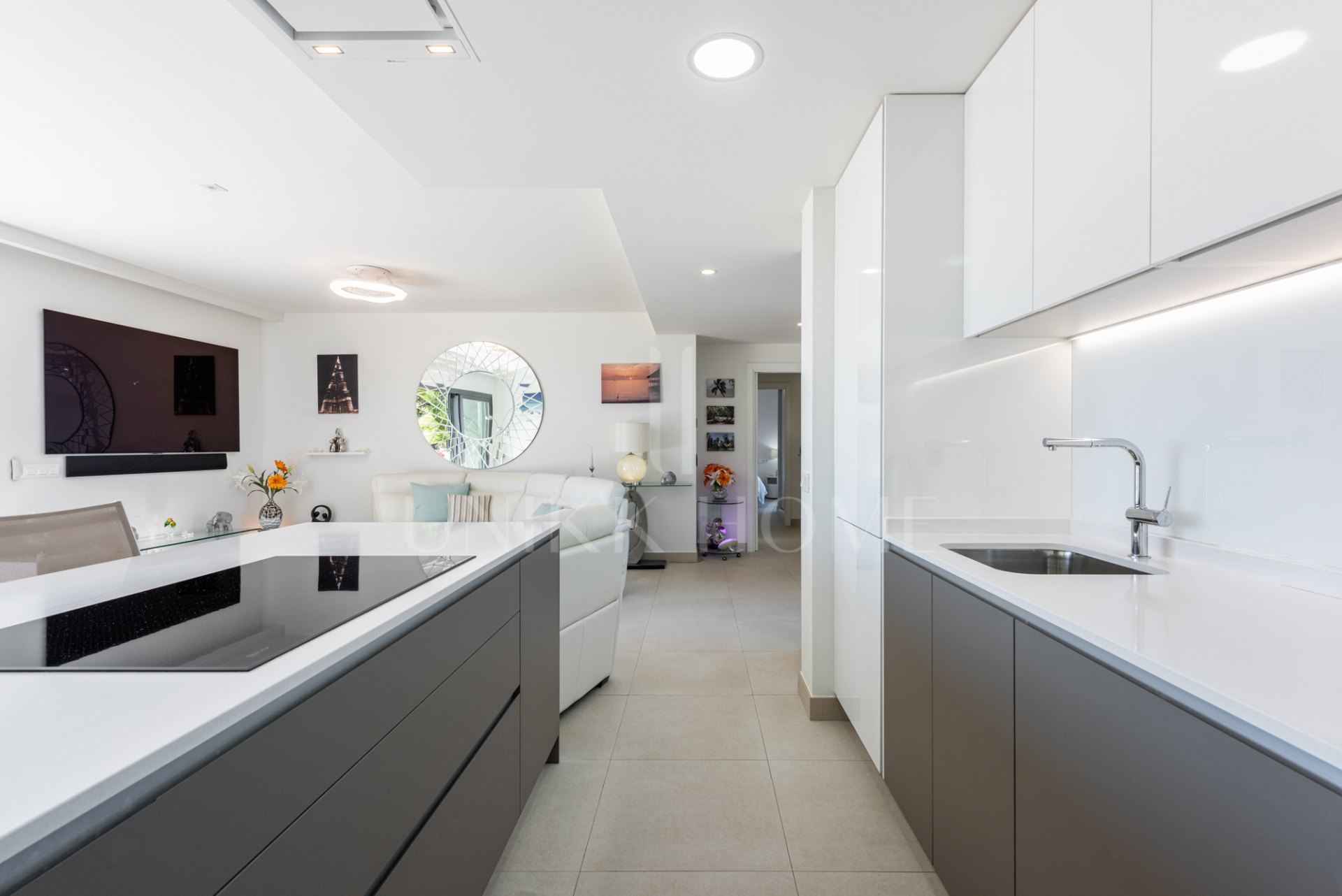 Amazing duplex penthouse with 360 views.