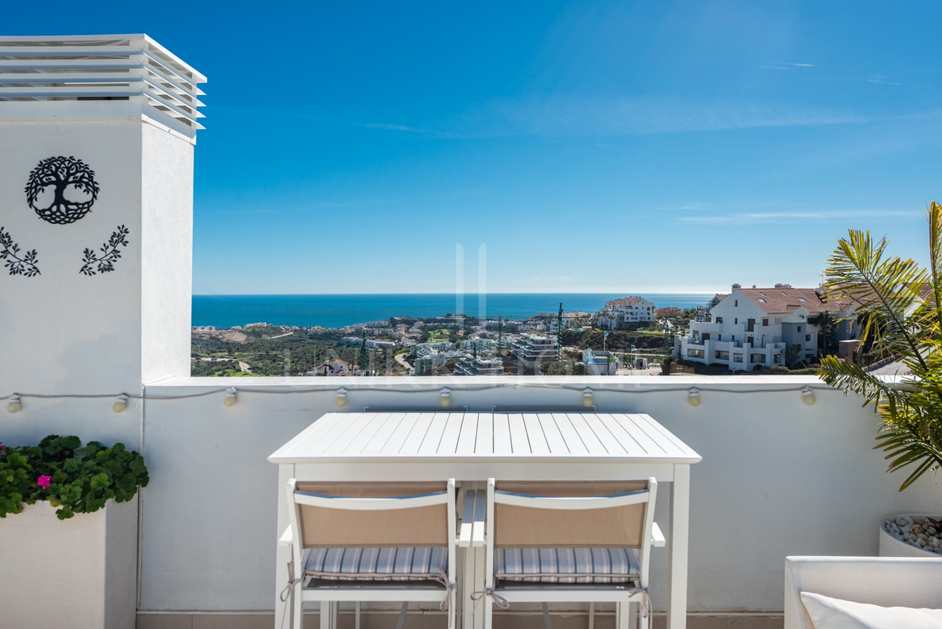 Amazing duplex penthouse with 360 views.