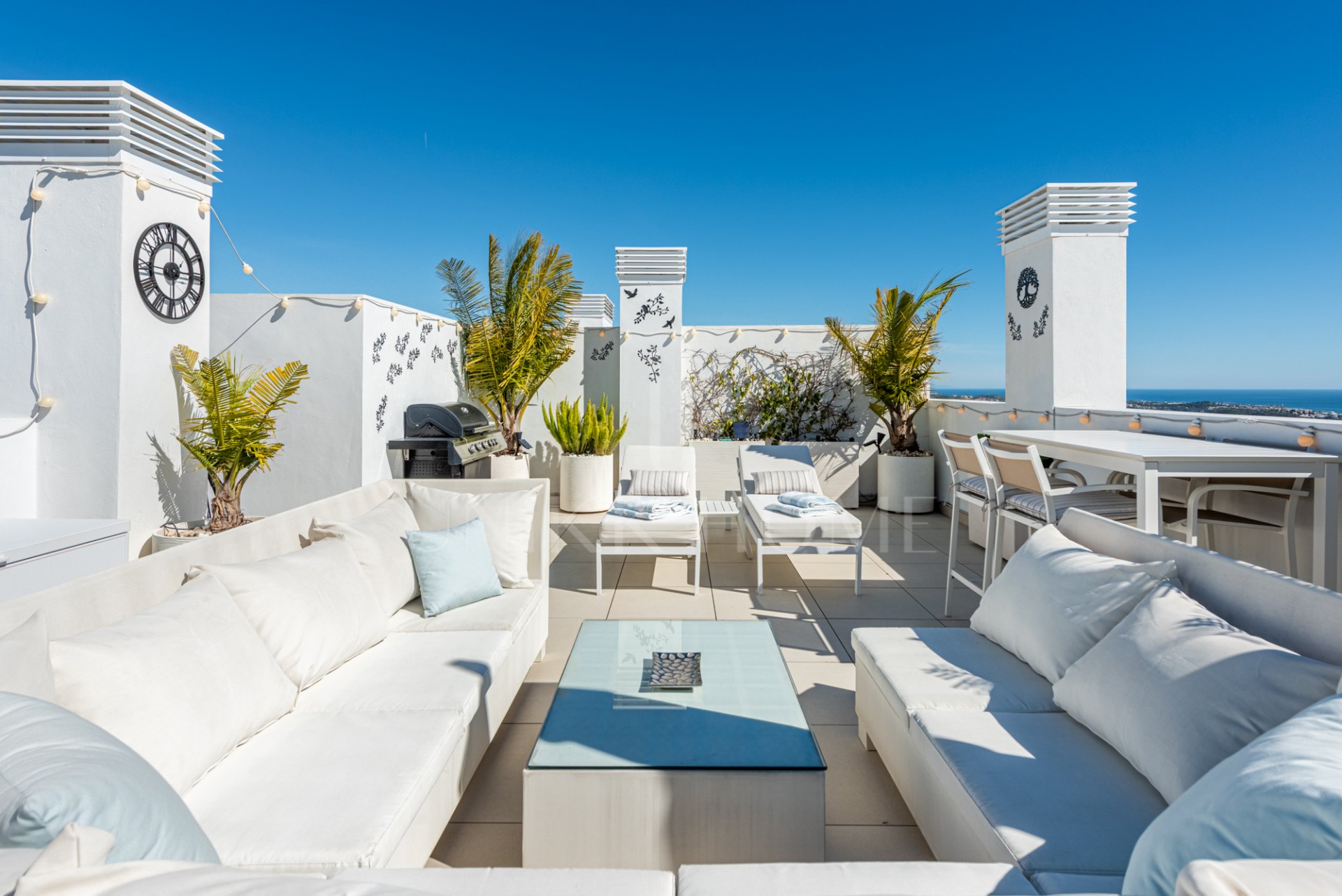 Amazing duplex penthouse with 360 views.