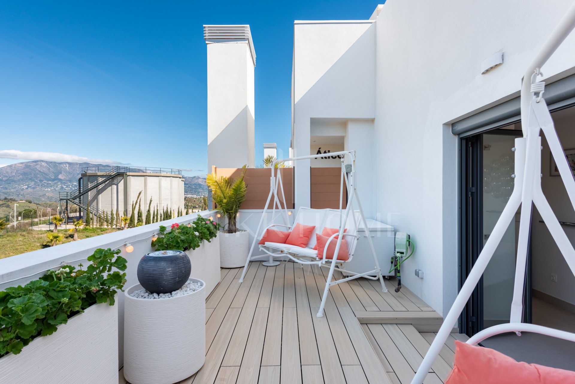 Amazing duplex penthouse with 360 views.