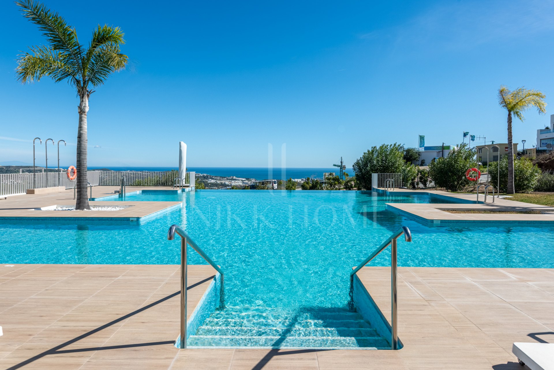 Amazing duplex penthouse with 360 views.