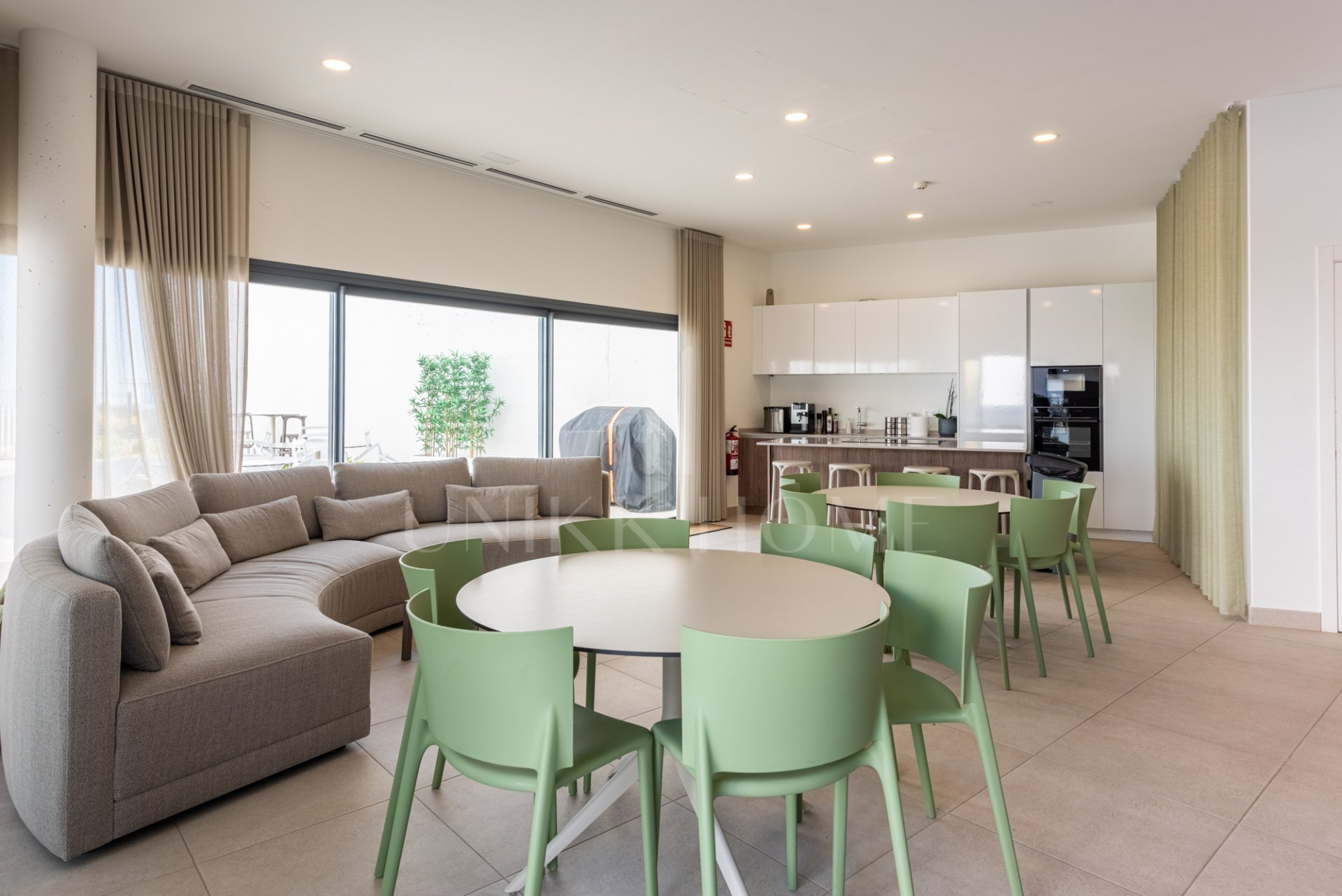 Amazing duplex penthouse with 360 views.