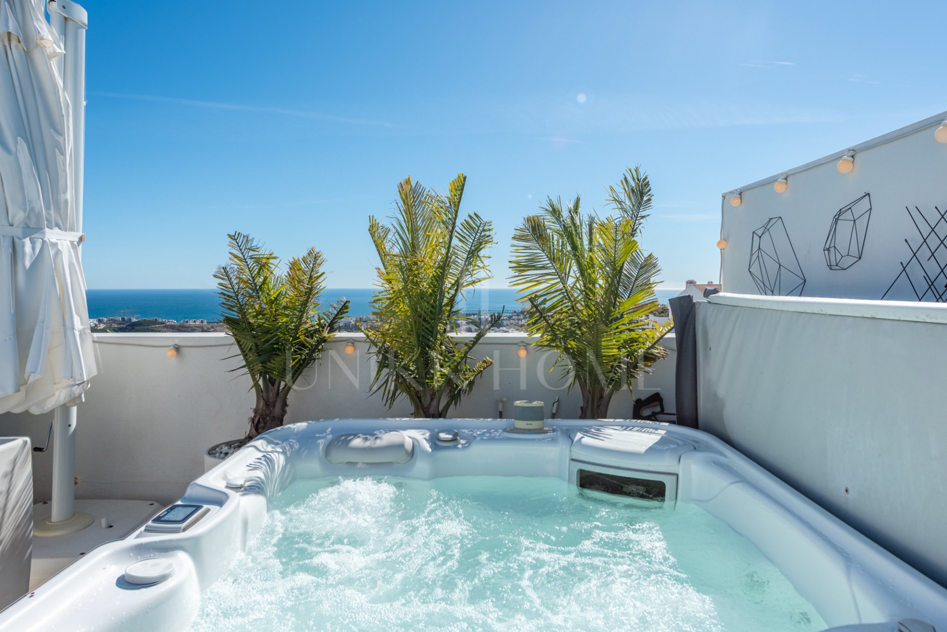 Amazing duplex penthouse with 360 views.