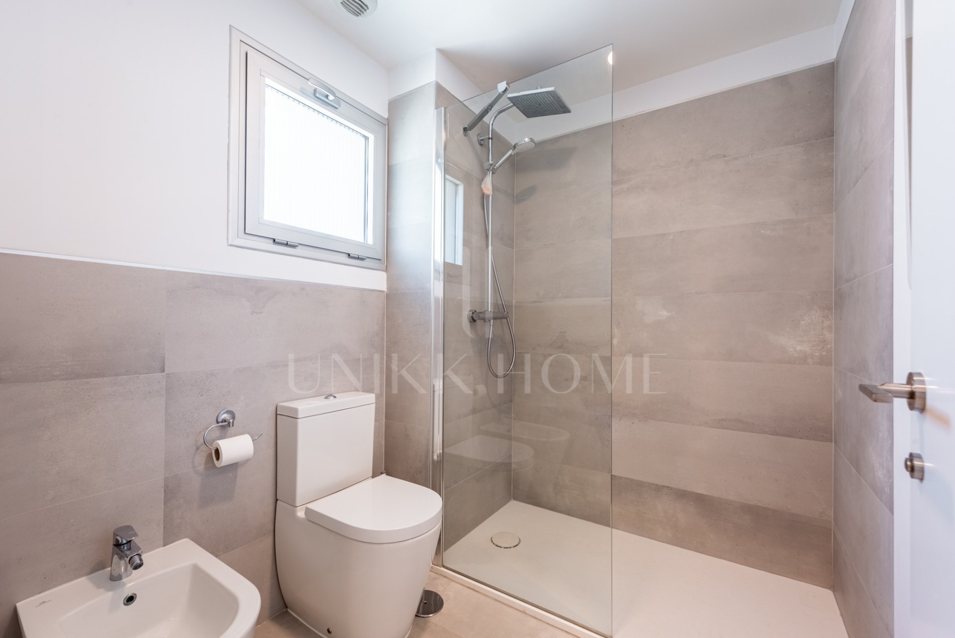 Elegante apartamento de 2 dormitorios con terraza y vistas al mar en Panoramica, El Higuerón