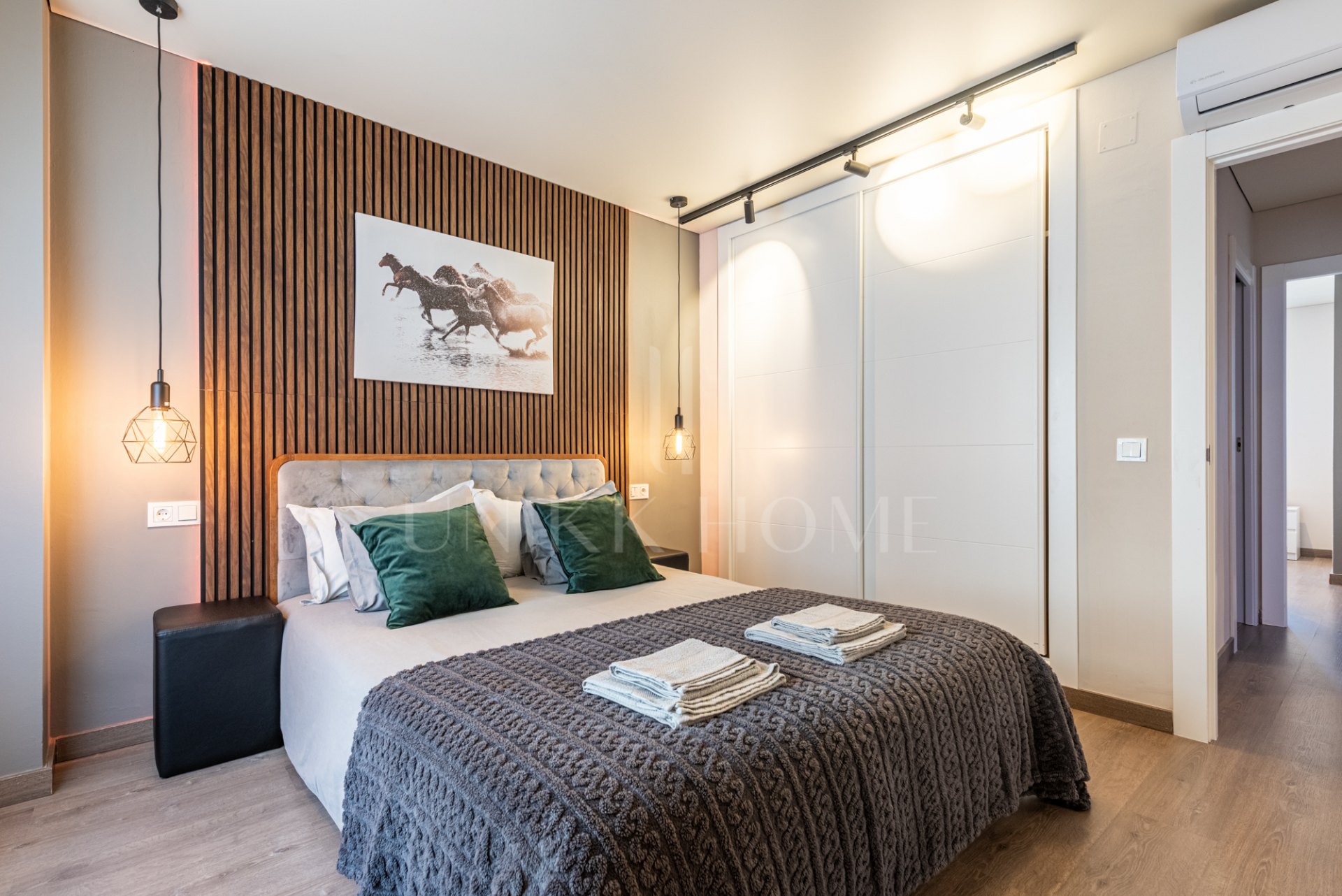 Apartamento reformado de 2 dormitorios con vistas al mar y licencia turística en el encantador Benalmádena Pueblo