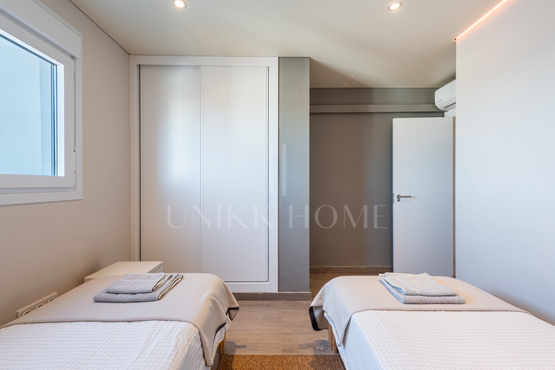 Apartamento reformado de 2 dormitorios con vistas al mar y licencia turística en el encantador Benalmádena Pueblo