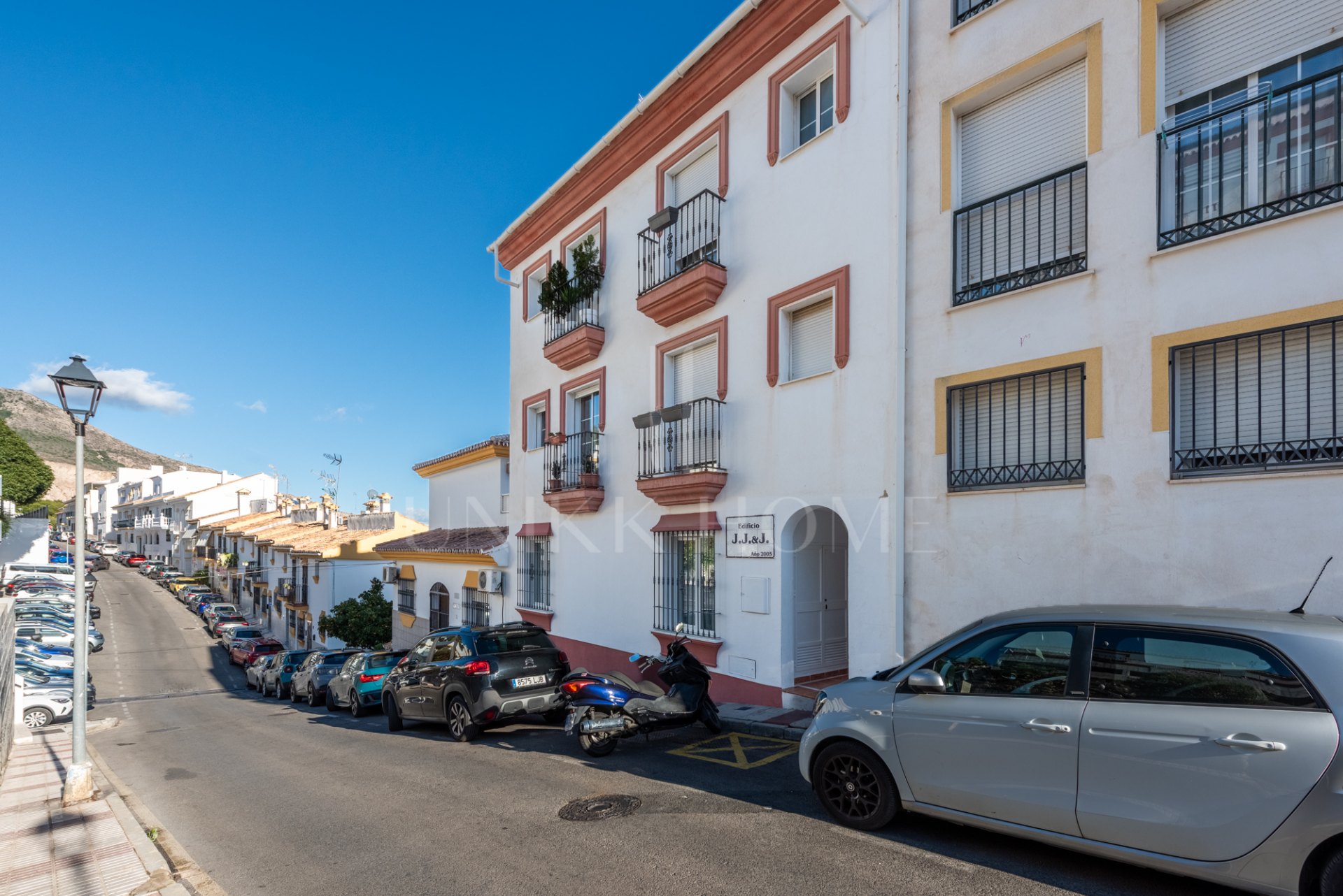 Apartamento reformado de 2 dormitorios con vistas al mar y licencia turística en el encantador Benalmádena Pueblo