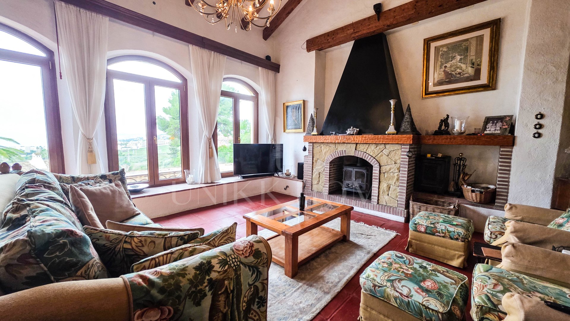 Villa Espaciosa de Estilo Andaluz con Impresionantes Vistas al Mar en Bahía Dorada, Estepona