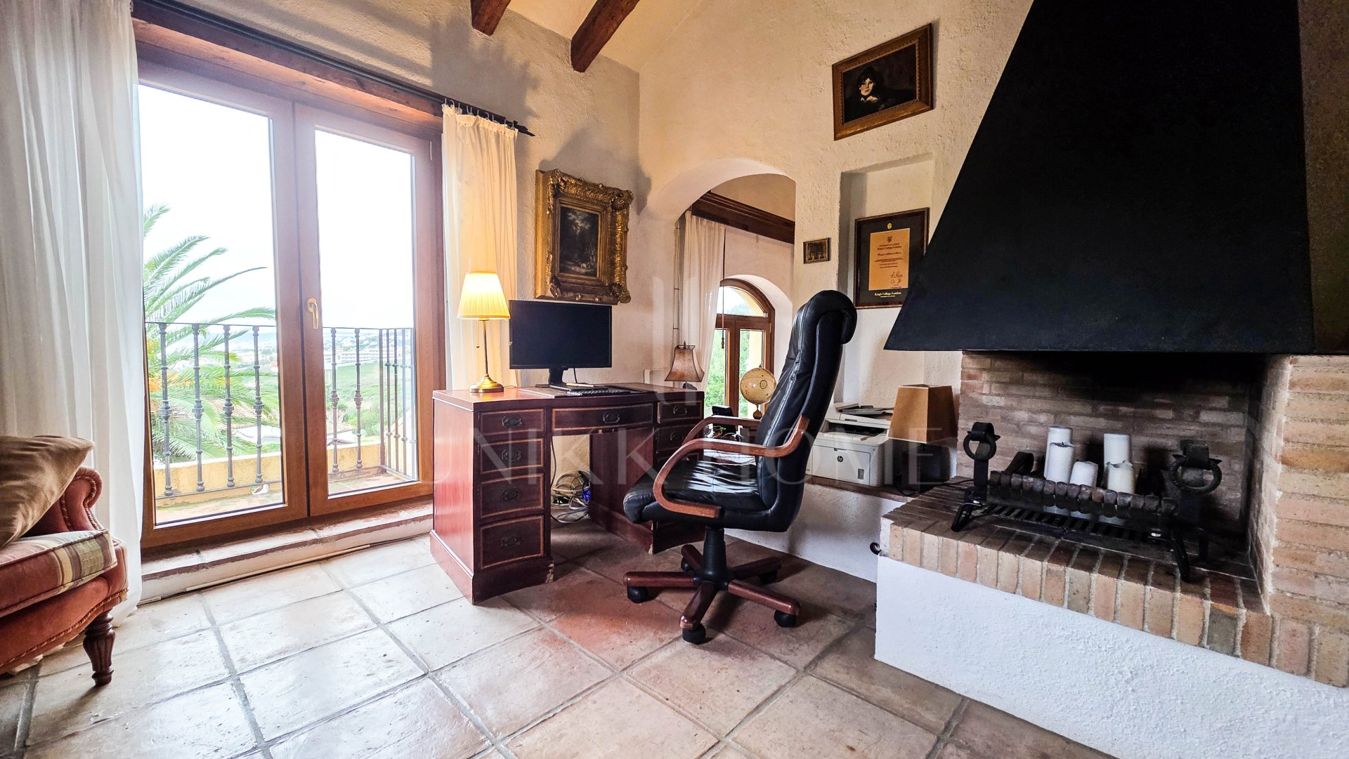 Villa Espaciosa de Estilo Andaluz con Impresionantes Vistas al Mar en Bahía Dorada, Estepona