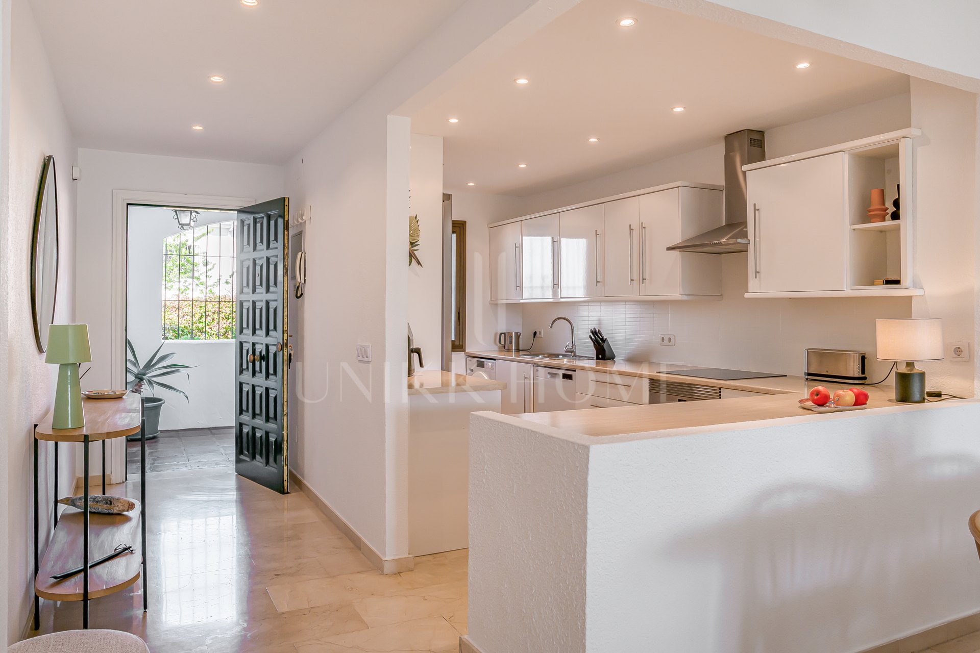 Elegante residencia en esquina con jardín en Cerro Blanco – A pasos de Puerto Banús y Centro Plaza