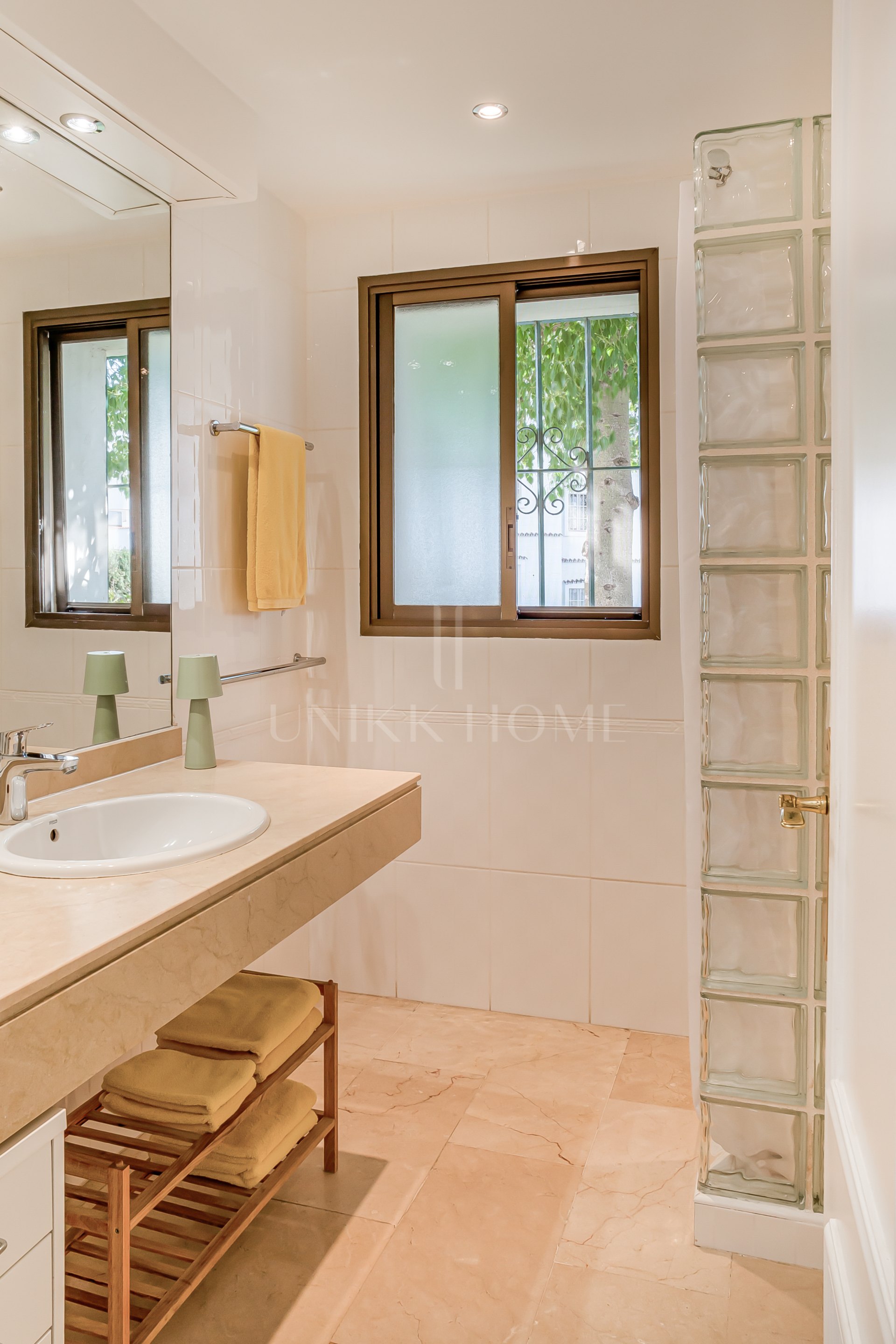 Elegante residencia en esquina con jardín en Cerro Blanco – A pasos de Puerto Banús y Centro Plaza