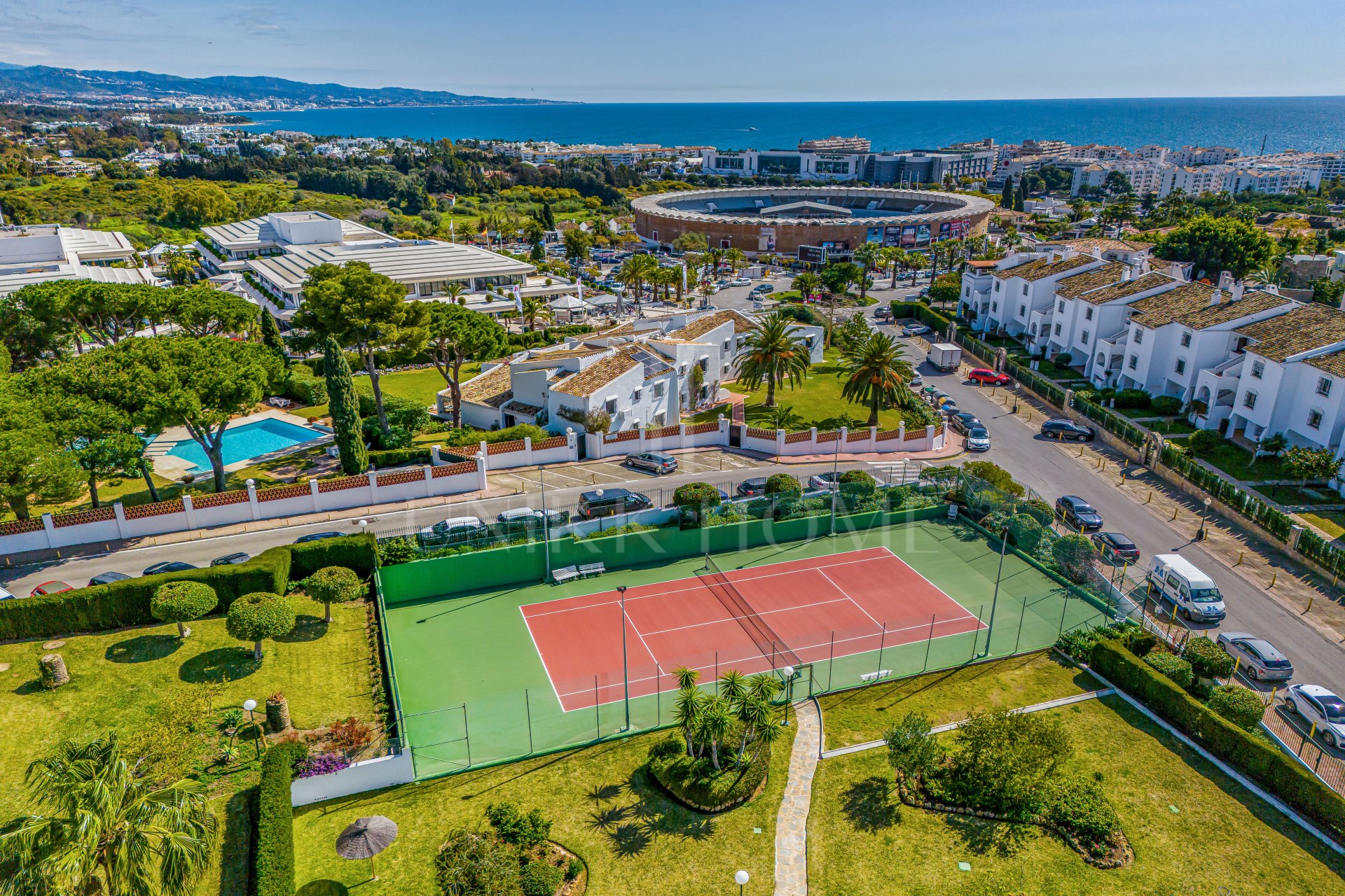 Elegante residencia en esquina con jardín en Cerro Blanco – A pasos de Puerto Banús y Centro Plaza