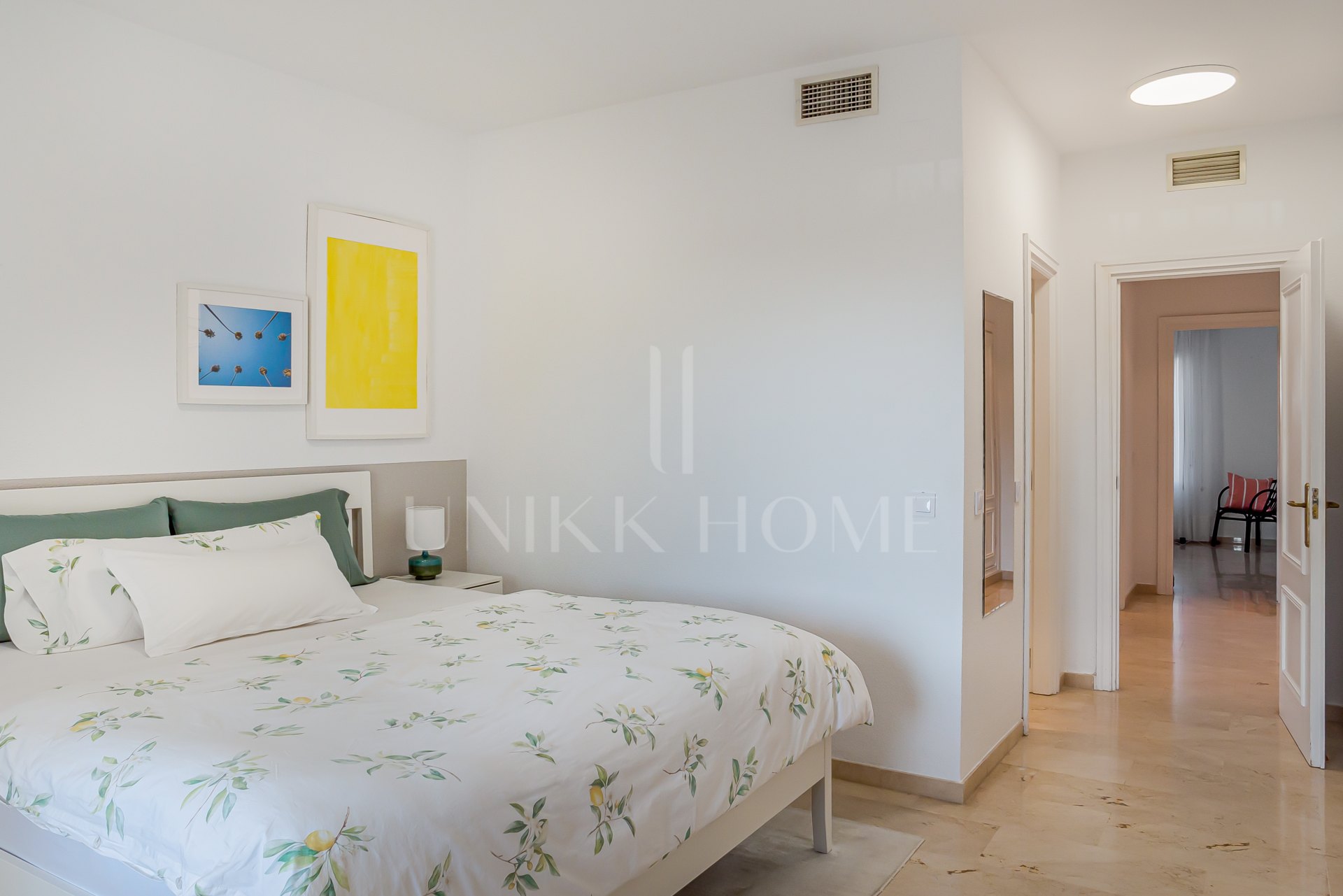 Elegante residencia en esquina con jardín en Cerro Blanco – A pasos de Puerto Banús y Centro Plaza