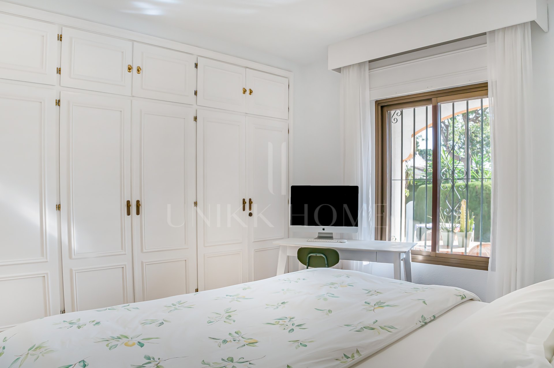 Elegante residencia en esquina con jardín en Cerro Blanco – A pasos de Puerto Banús y Centro Plaza