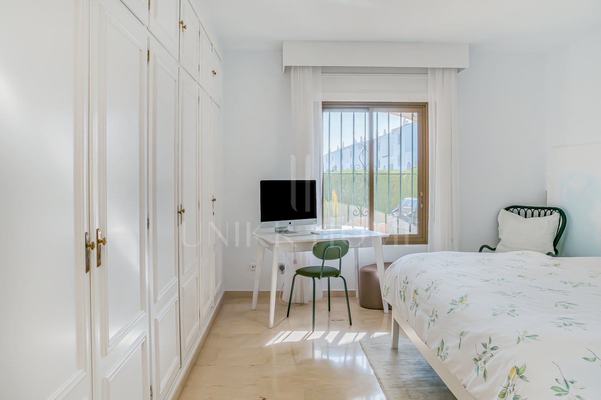 Elegante residencia en esquina con jardín en Cerro Blanco – A pasos de Puerto Banús y Centro Plaza