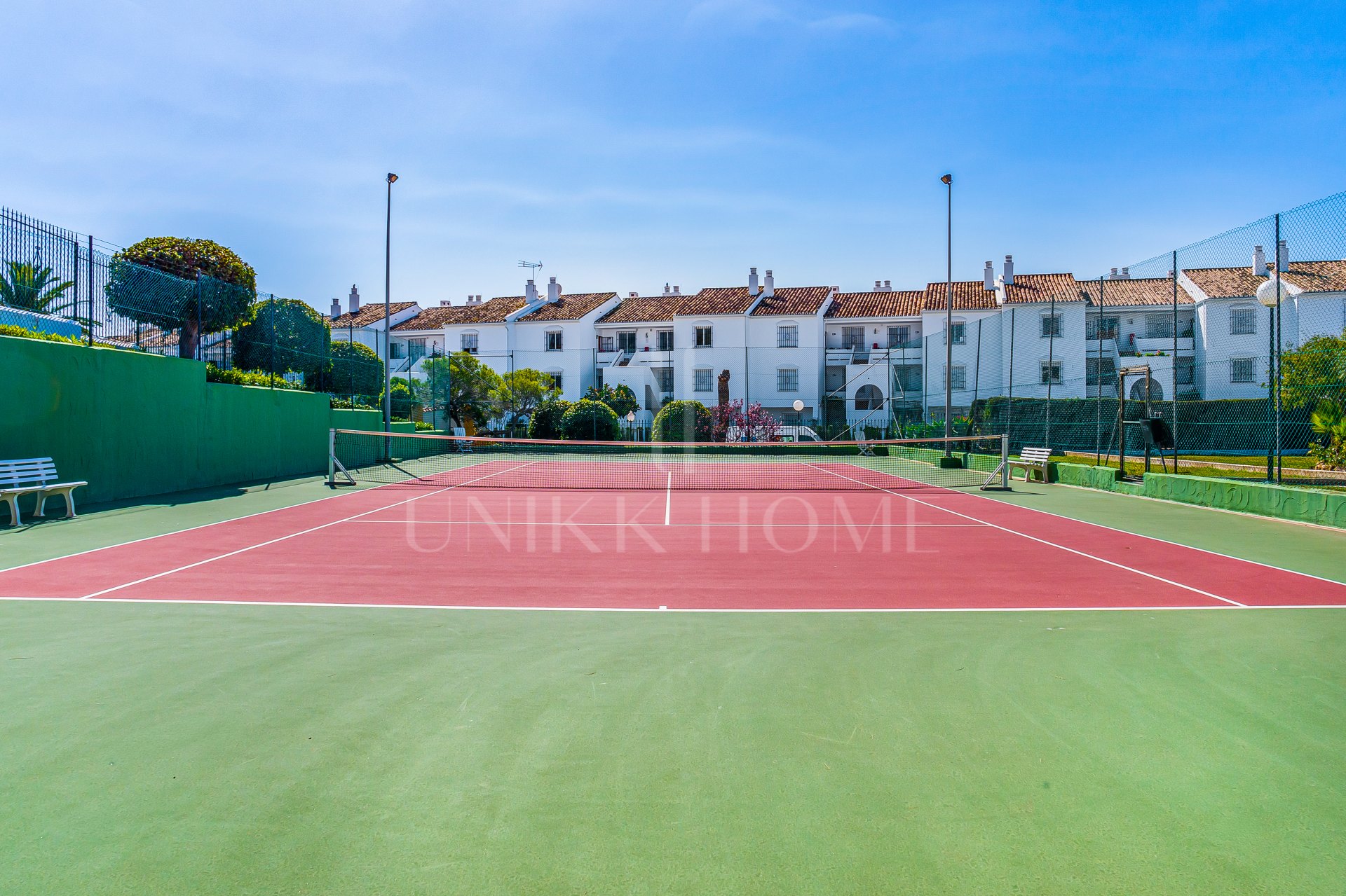 Elegante residencia en esquina con jardín en Cerro Blanco – A pasos de Puerto Banús y Centro Plaza