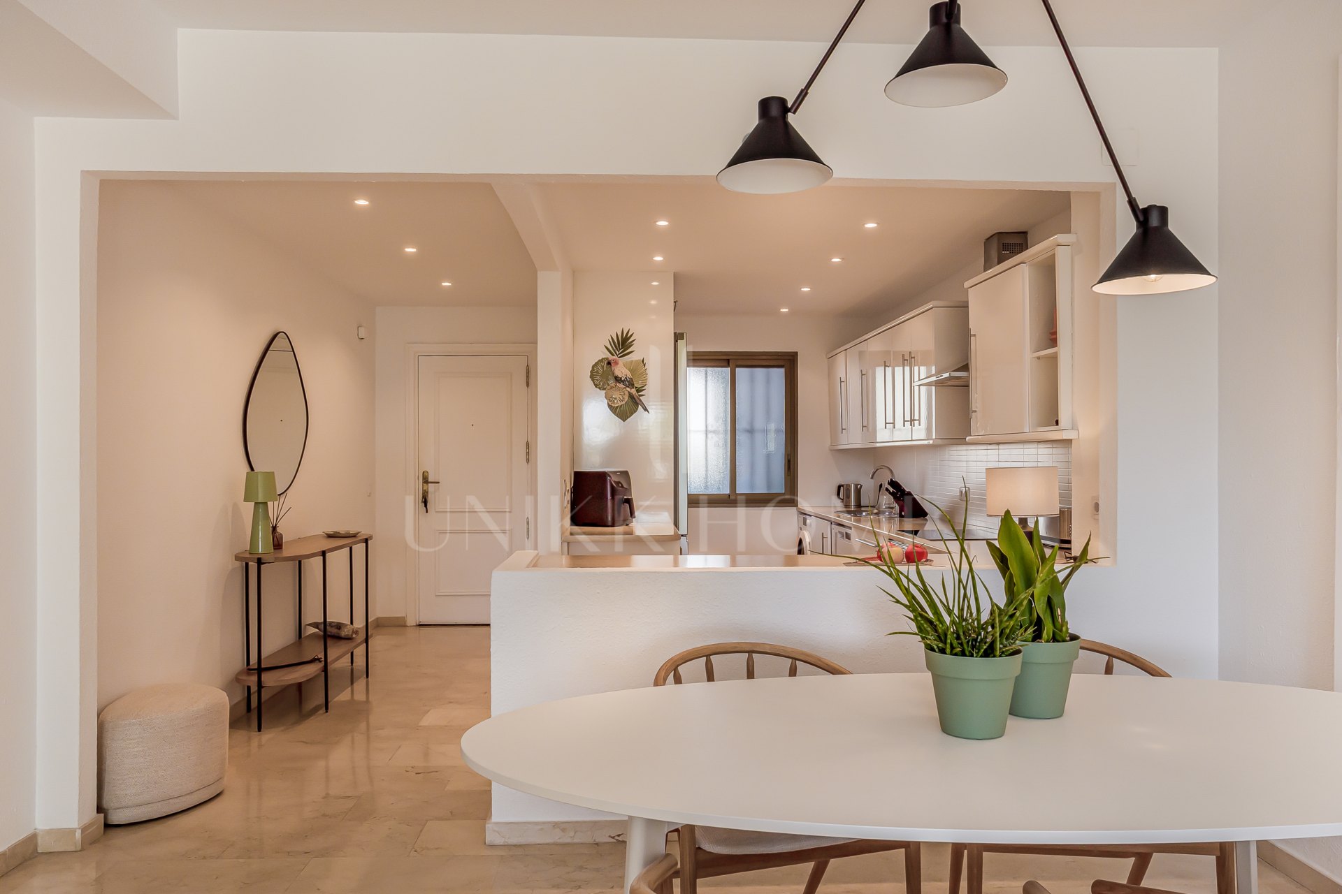 Elegante residencia en esquina con jardín en Cerro Blanco – A pasos de Puerto Banús y Centro Plaza