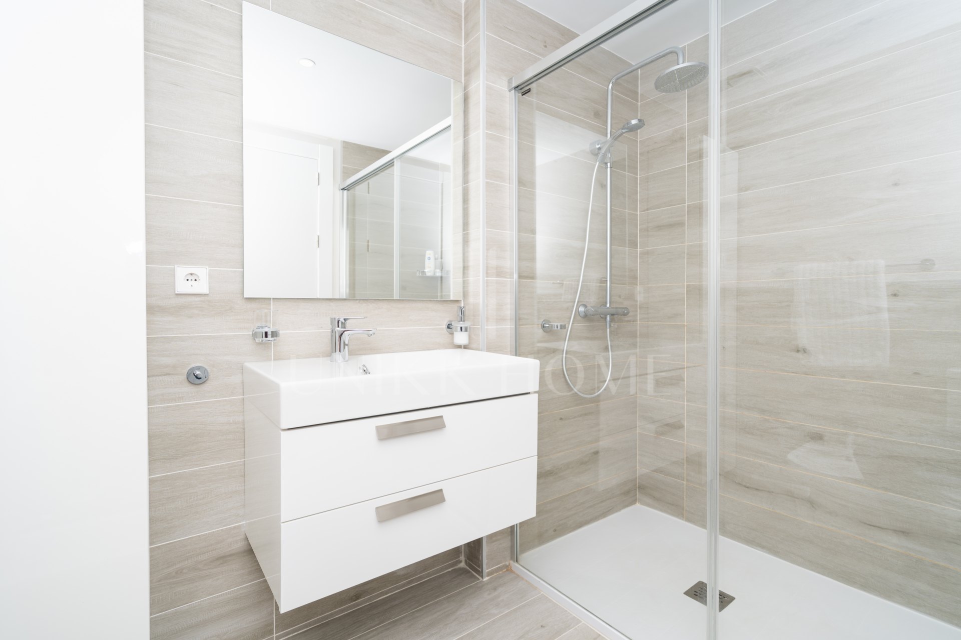 Luminoso apartamento en planta baja de 3 dormitorios con jardín privado en Vanian Gardens – Nueva Milla de Oro