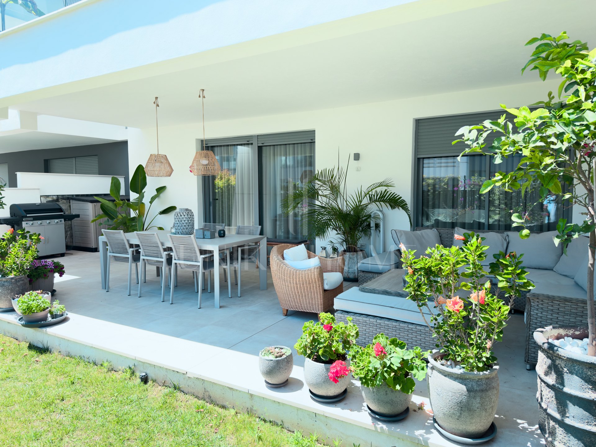 Luminoso apartamento en planta baja de 3 dormitorios con jardín privado en Vanian Gardens – Nueva Milla de Oro