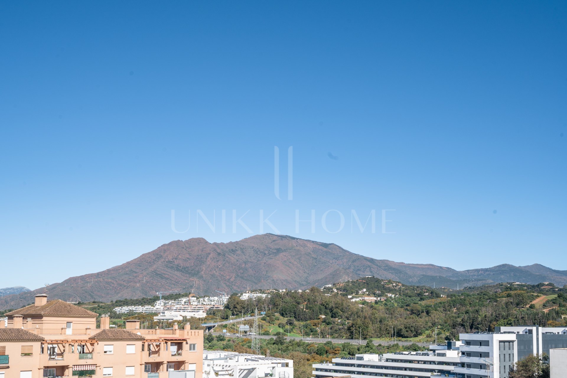 4-bedroom apartment with open views – La Lobilla, Estepona