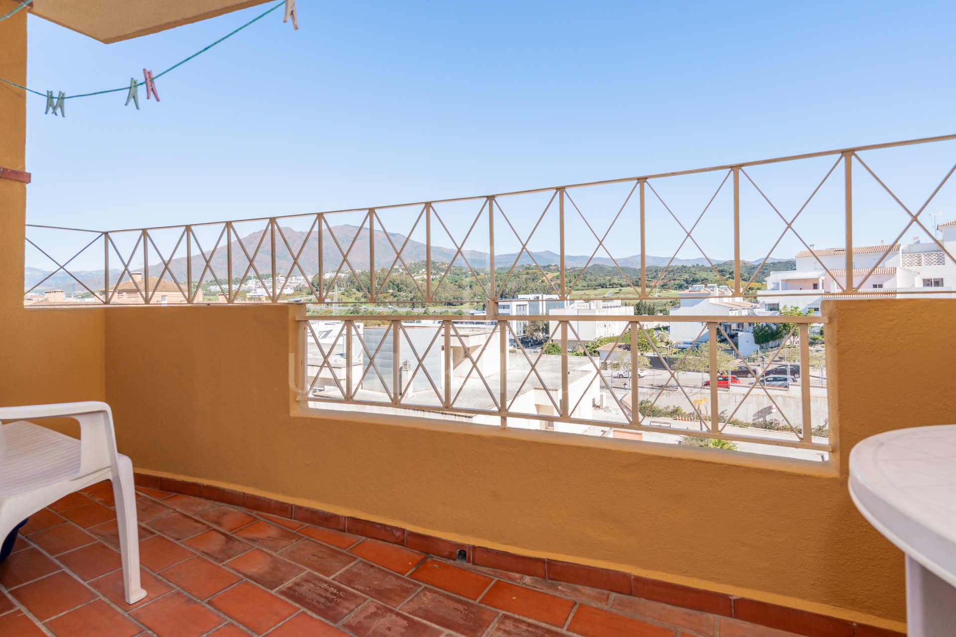4-bedroom apartment with open views – La Lobilla, Estepona