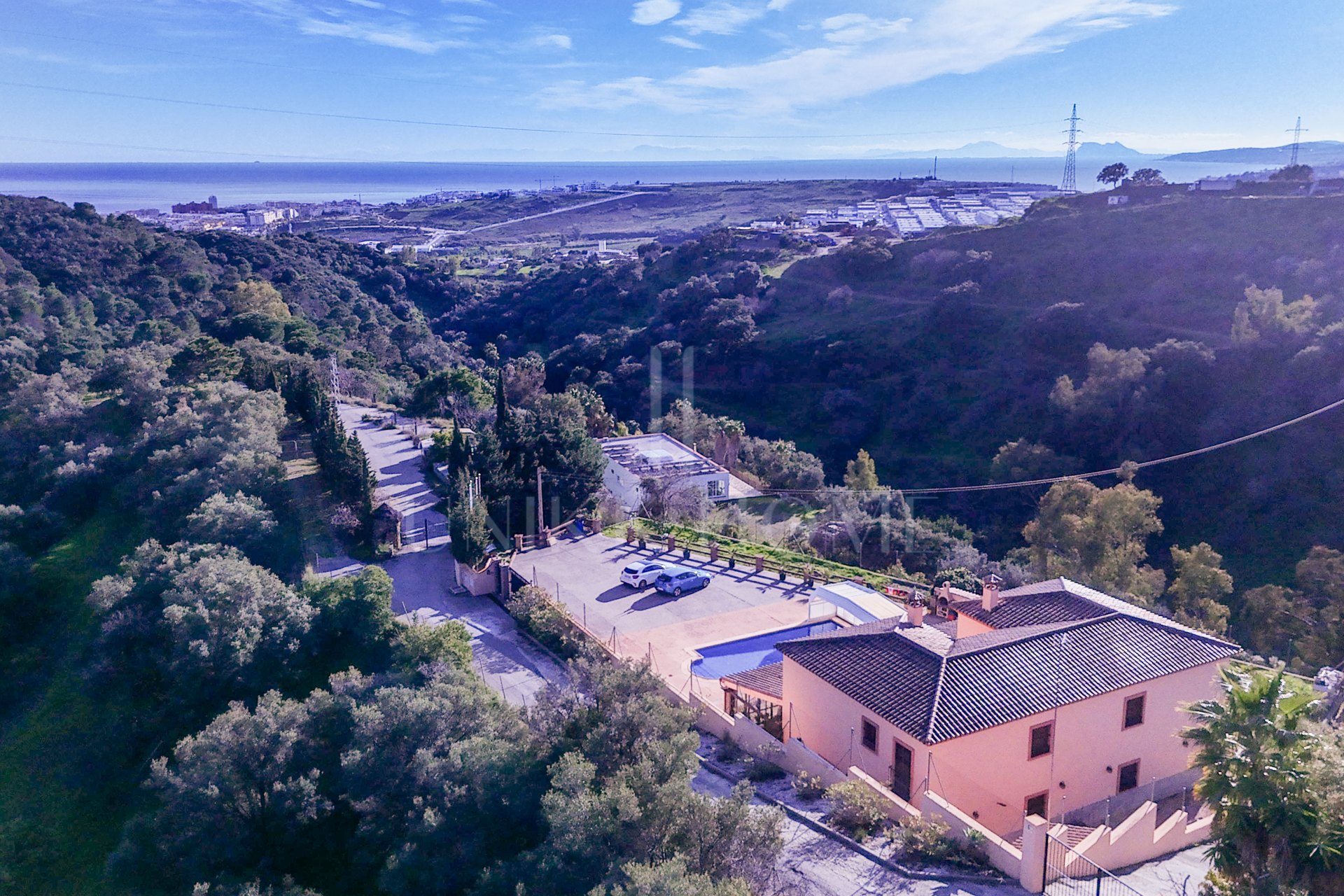 Villa con vistas al mar, grandes parcelas y un potencial infinito – La Pantoja, Colinas de Estepona