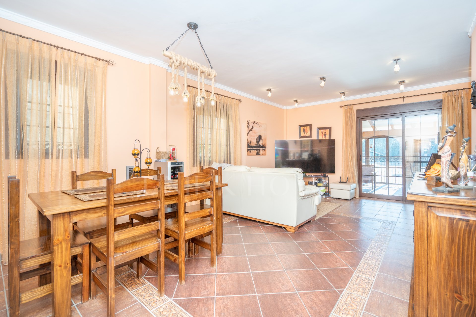 Villa con vistas al mar, grandes parcelas y un potencial infinito – La Pantoja, Colinas de Estepona