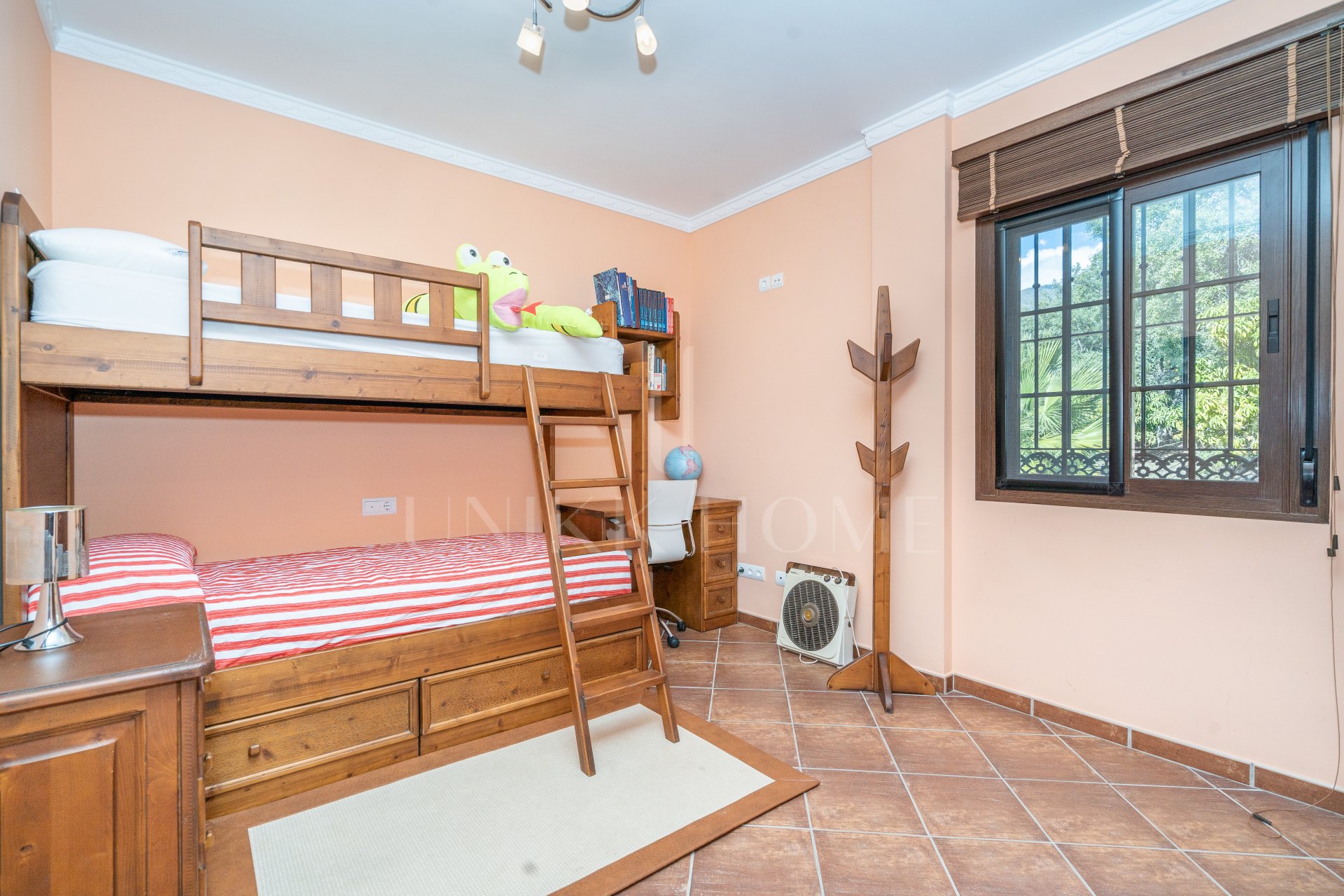 Villa con vistas al mar, grandes parcelas y un potencial infinito – La Pantoja, Colinas de Estepona