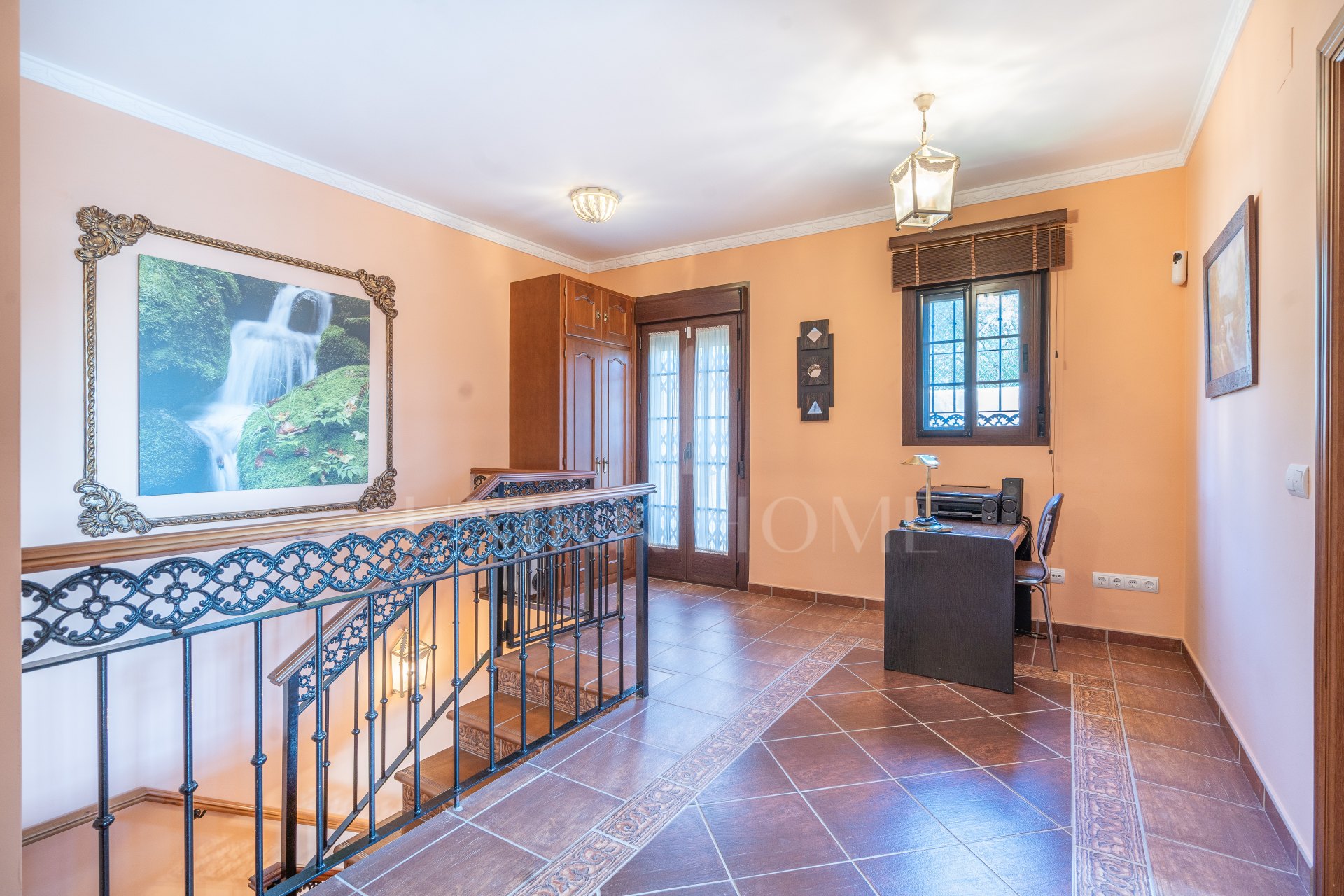 Villa con vistas al mar, grandes parcelas y un potencial infinito – La Pantoja, Colinas de Estepona