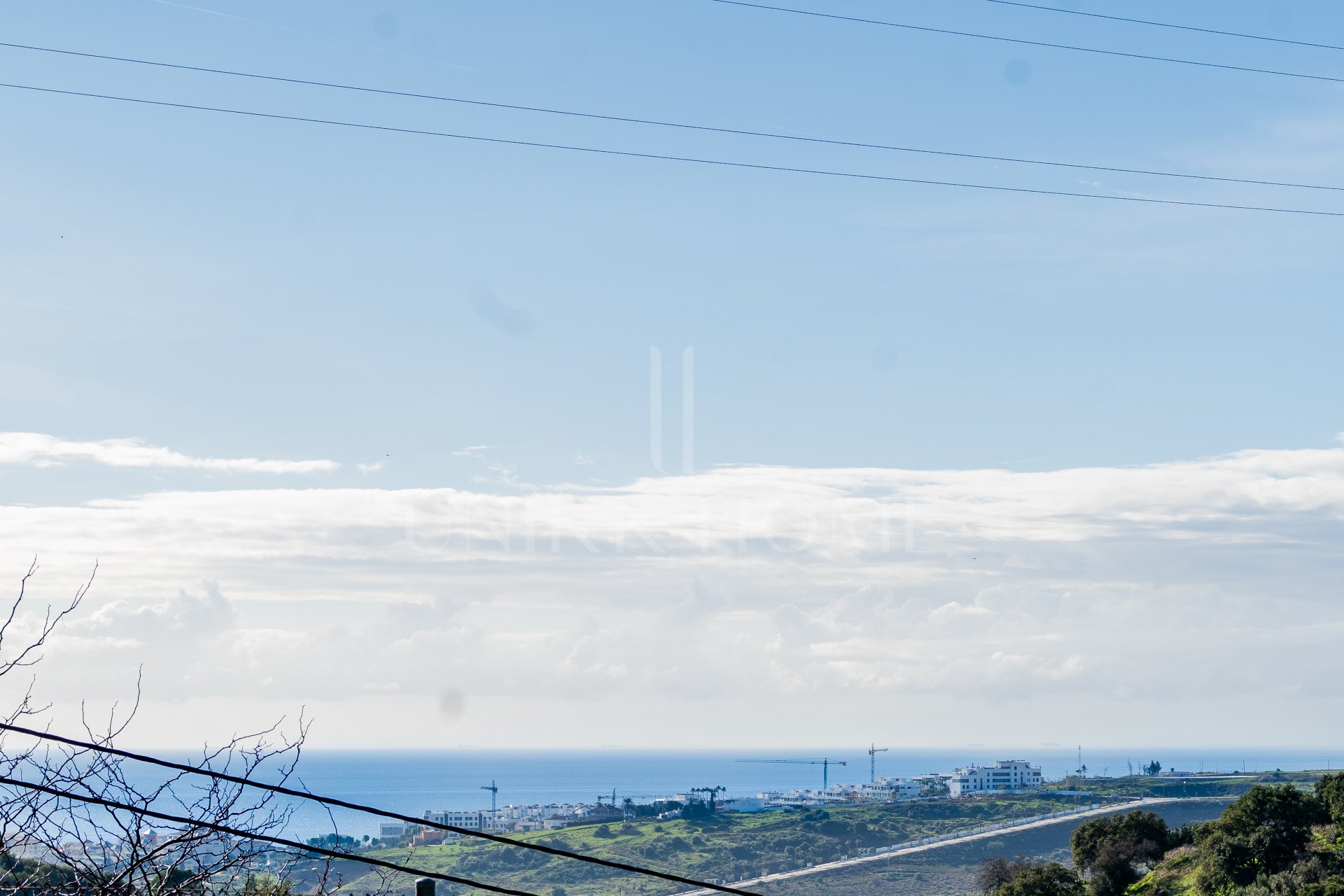 Villa con vistas al mar, grandes parcelas y un potencial infinito – La Pantoja, Colinas de Estepona