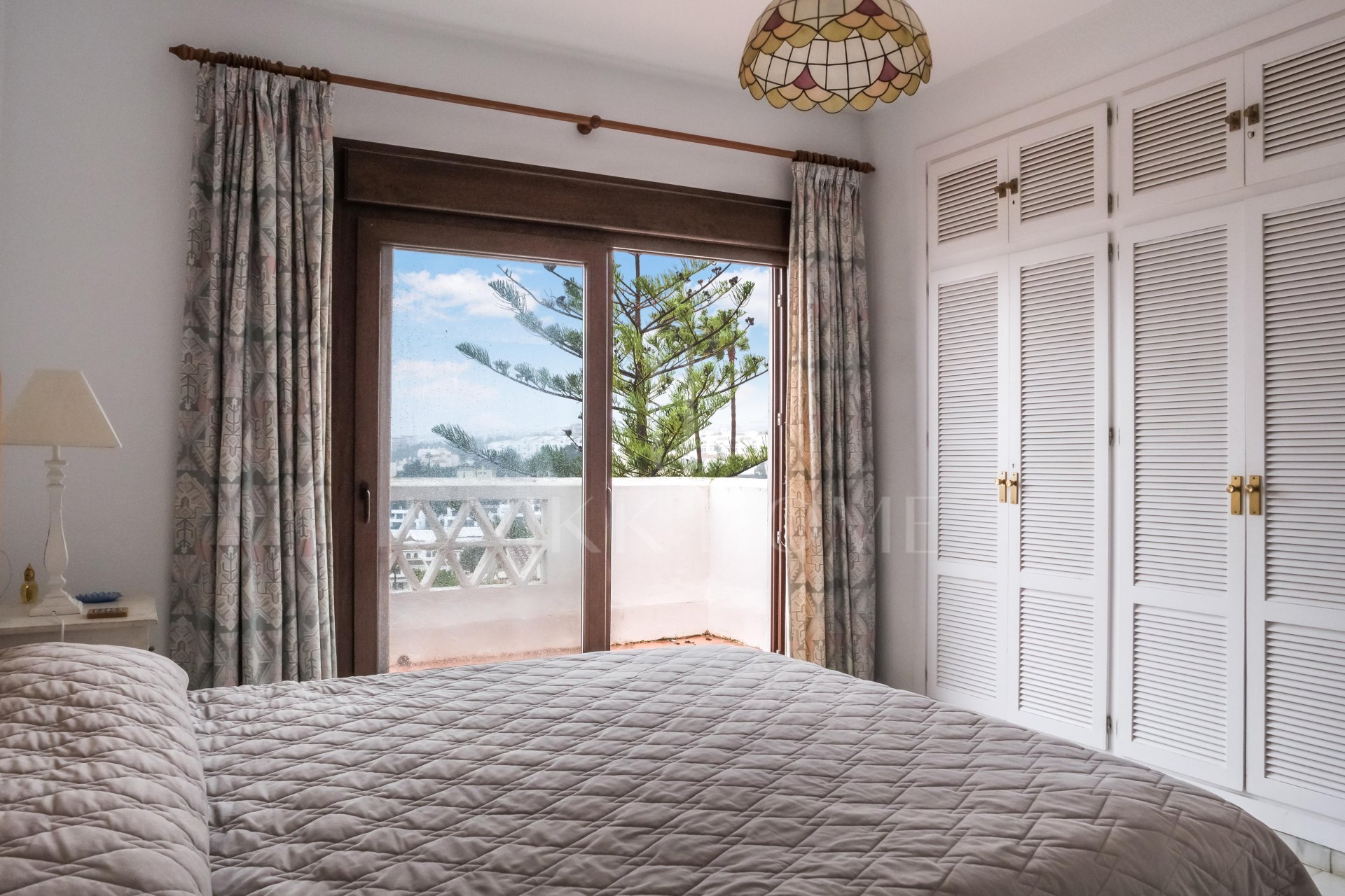 Townhouse with Panoramic Sea Views in the Heart of La Duquesa with tourist license