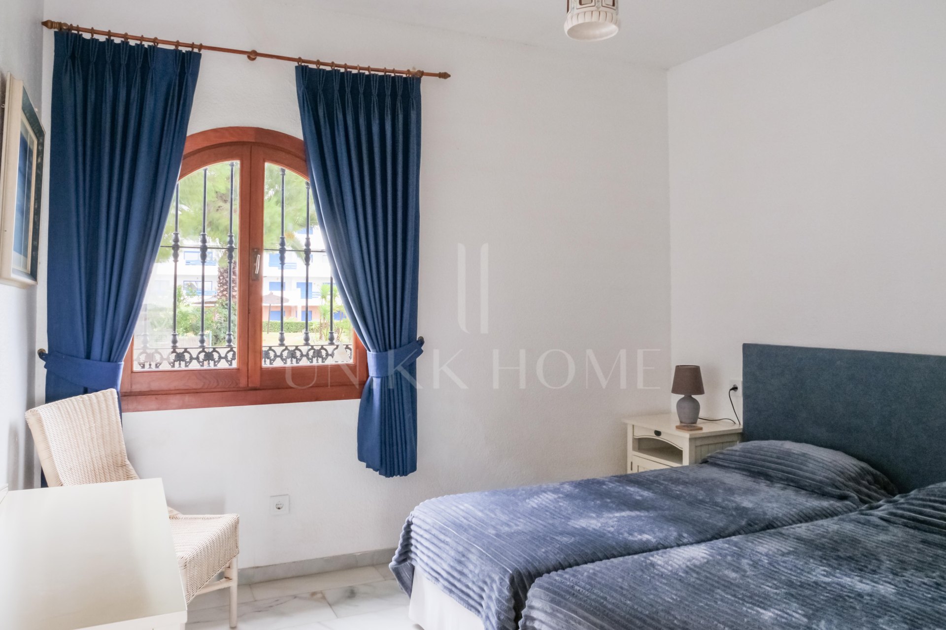 Townhouse with Panoramic Sea Views in the Heart of La Duquesa with tourist license