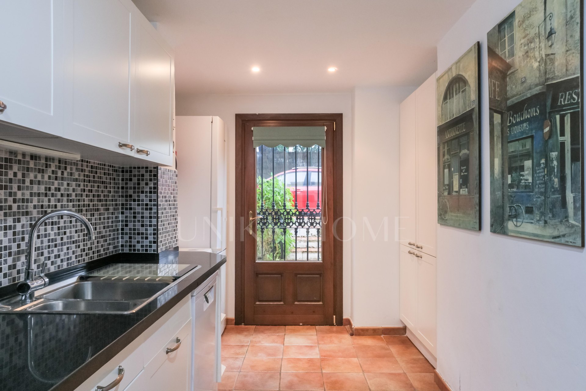 Townhouse with Panoramic Sea Views in the Heart of La Duquesa with tourist license