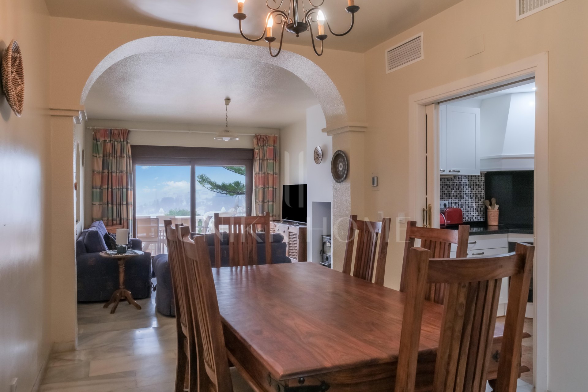 Townhouse with Panoramic Sea Views in the Heart of La Duquesa with tourist license