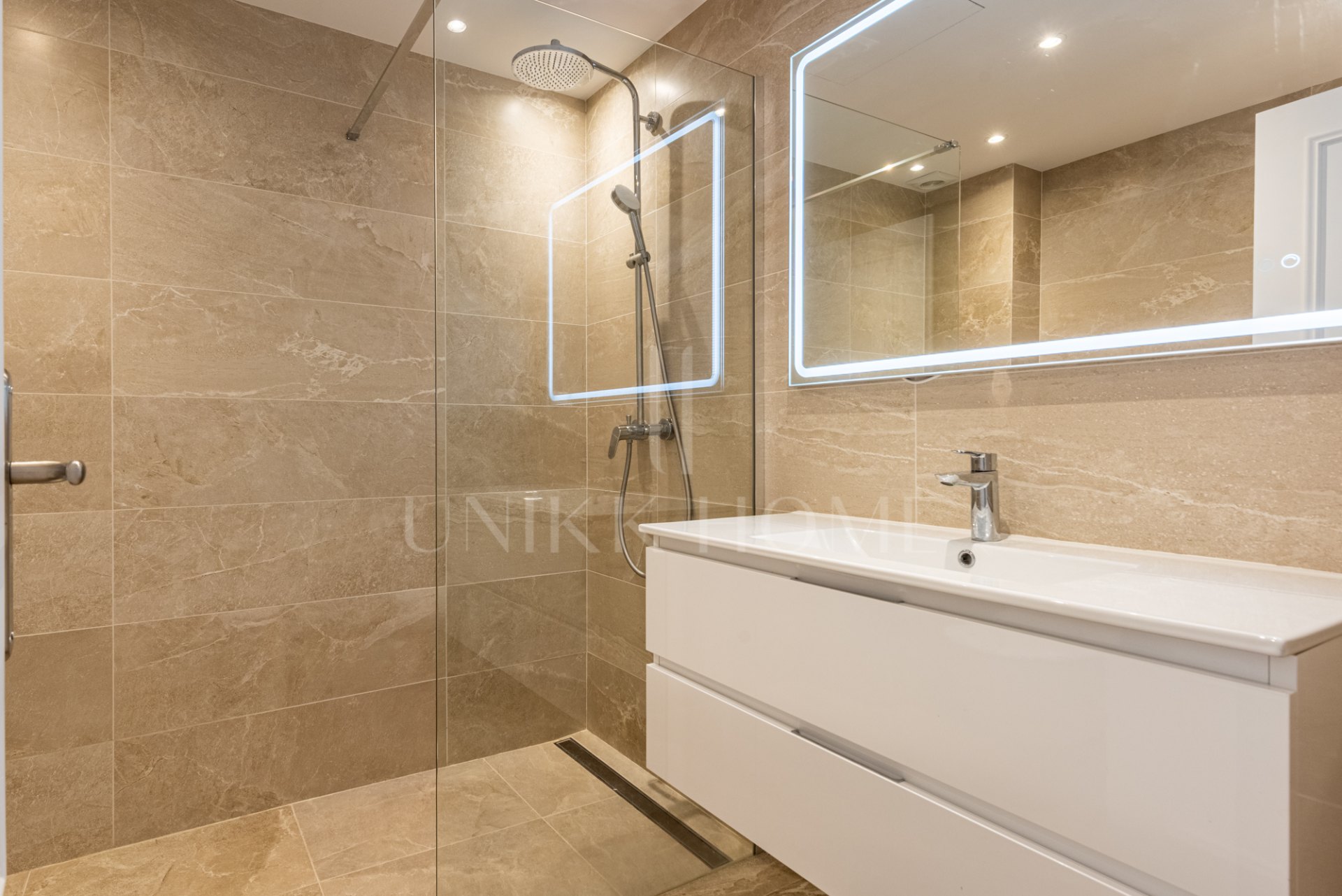 Middle Floor Apartment For Sale In Nueva Andalucia