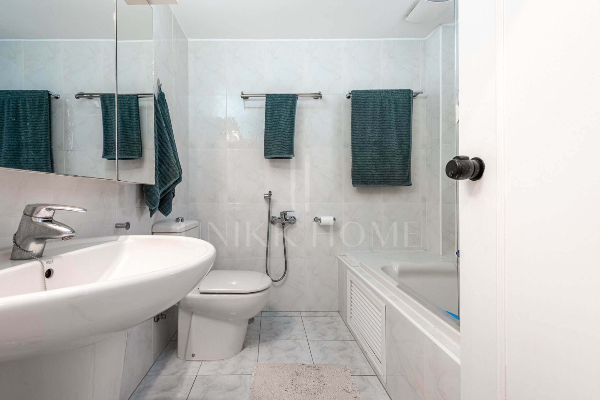 Spacious Apartment with Stunning Sea Views in Calahonda