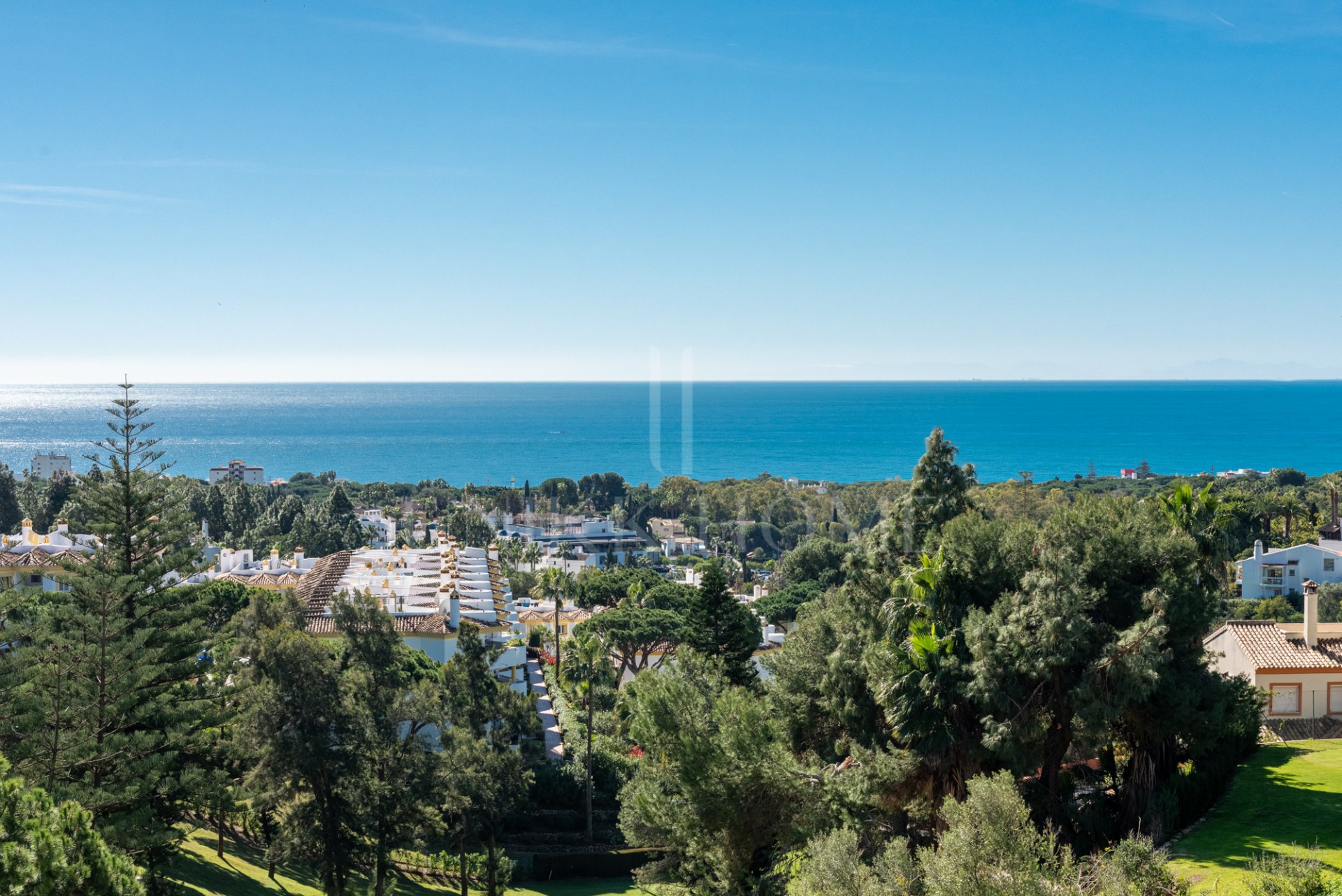 Spacious Apartment with Stunning Sea Views in Calahonda