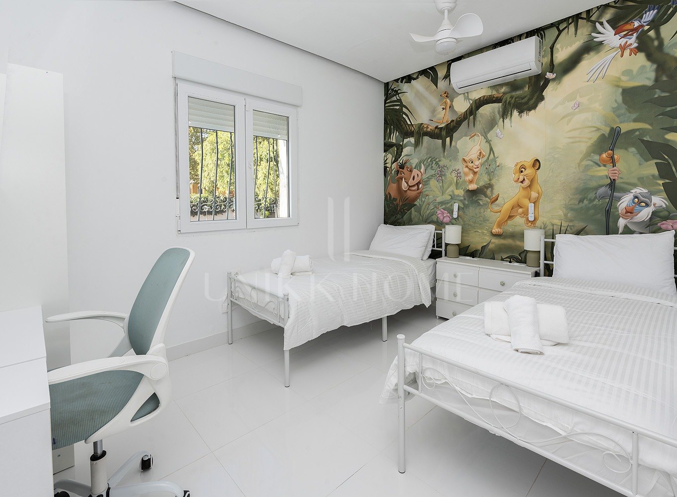 Private 6 bedroom Villa in prime Benalmádena location