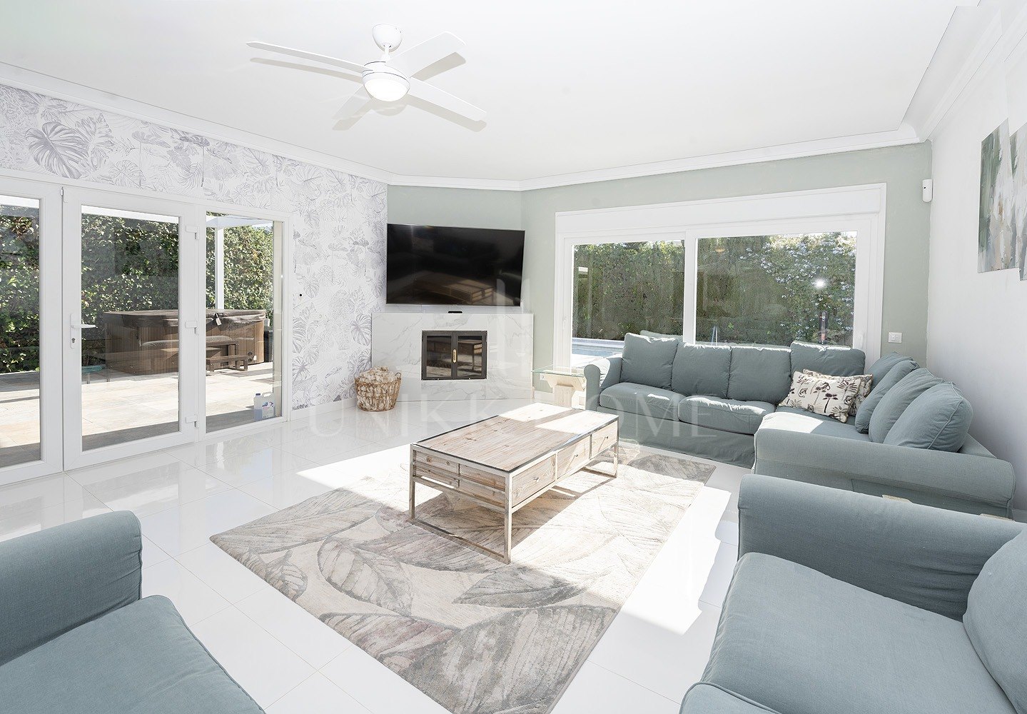 Private 6 bedroom Villa in prime Benalmádena location