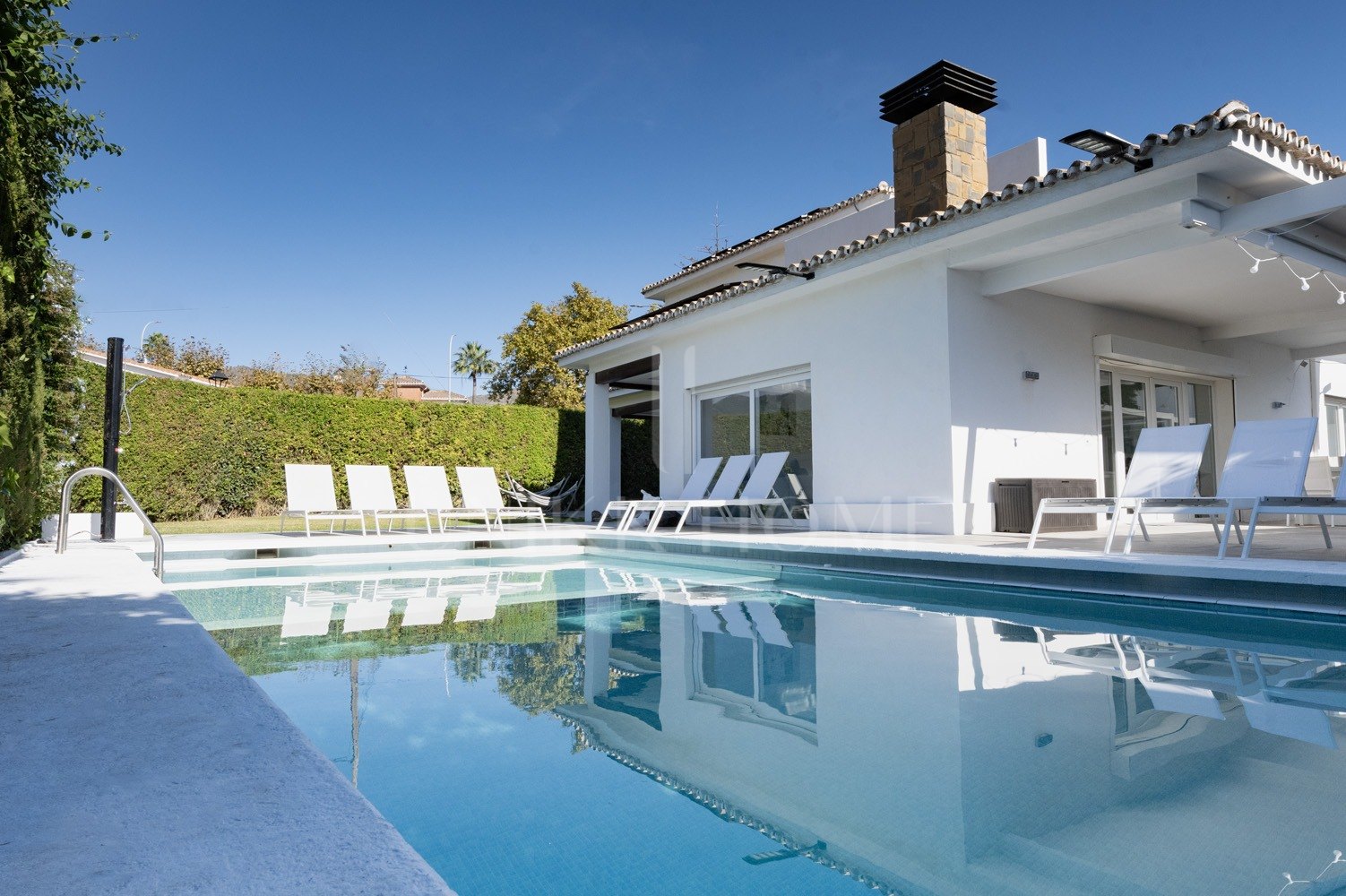 Private 6 bedroom Villa in prime Benalmádena location