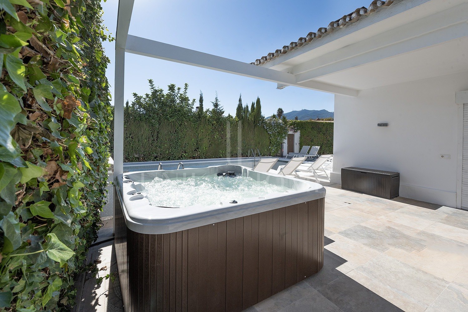 Private 6 bedroom Villa in prime Benalmádena location