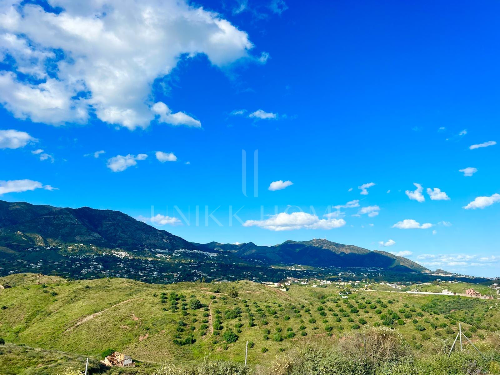 Flat plot with beautiful views in Lomas del Flamenco, close to Mijas Golf!