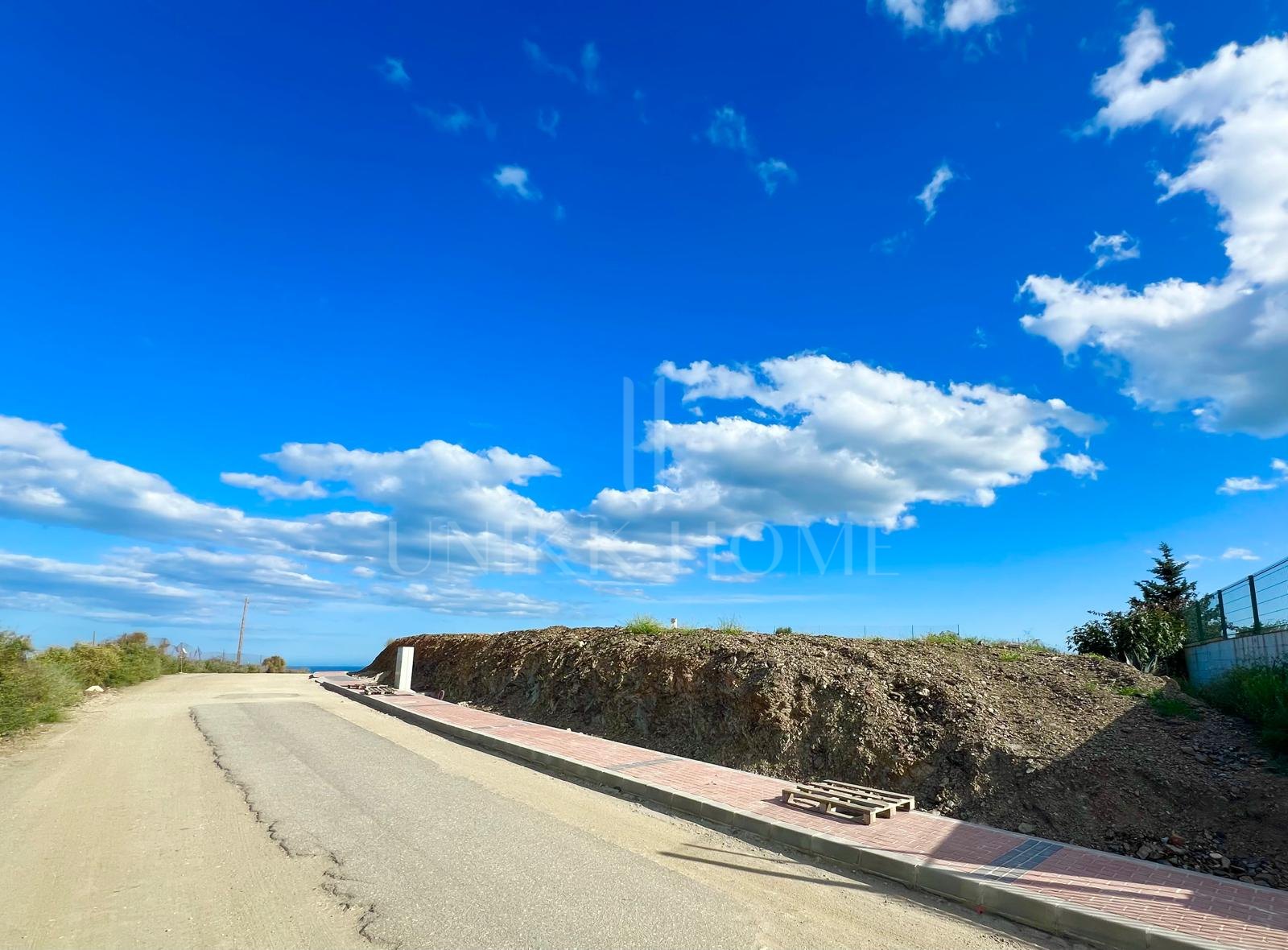 Flat plot with beautiful views in Lomas del Flamenco, close to Mijas Golf!