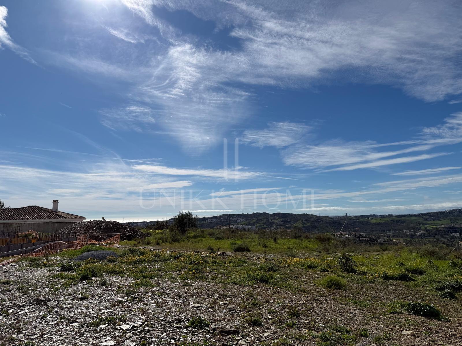 Flat plot with beautiful views in Lomas del Flamenco, close to Mijas Golf!