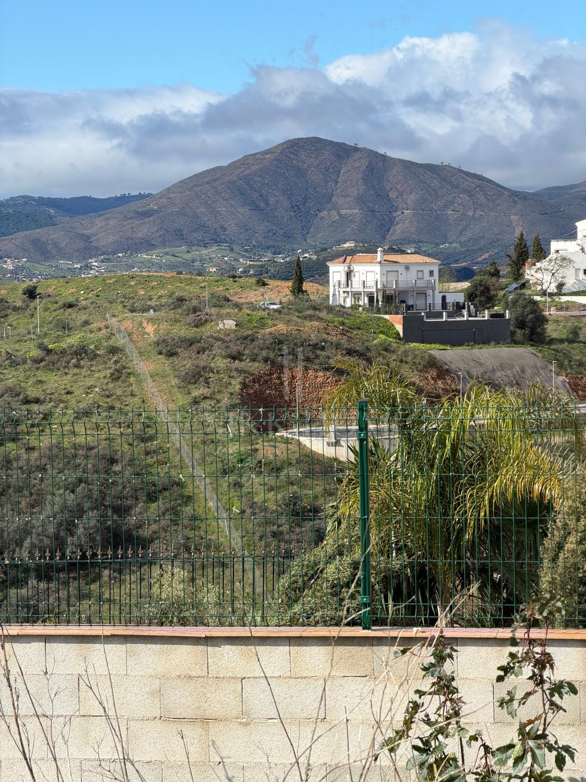 Flat plot with beautiful views in Lomas del Flamenco, close to Mijas Golf!