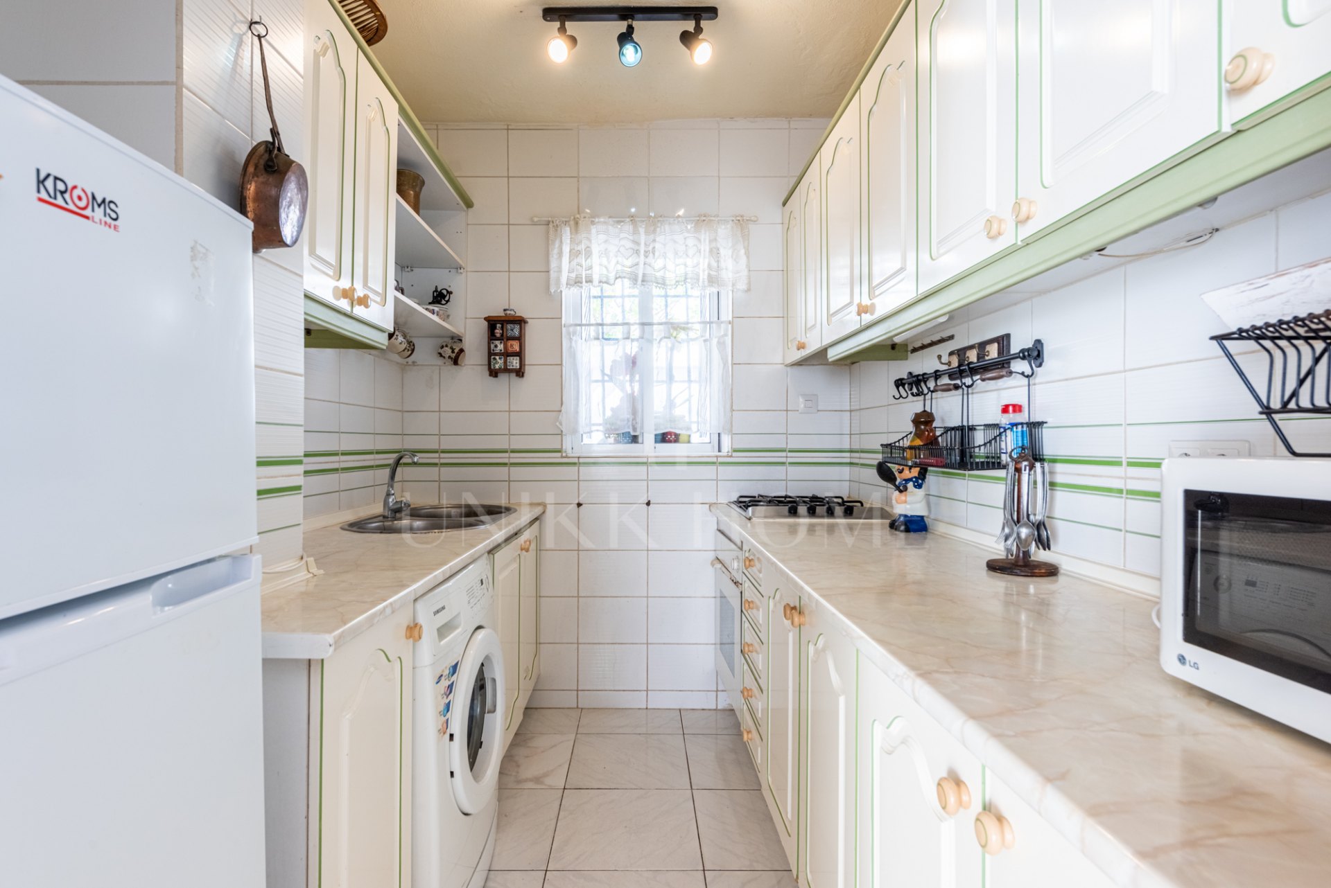 Charming townhouse for sale in Pueblo López - prime central location in Fuengirola