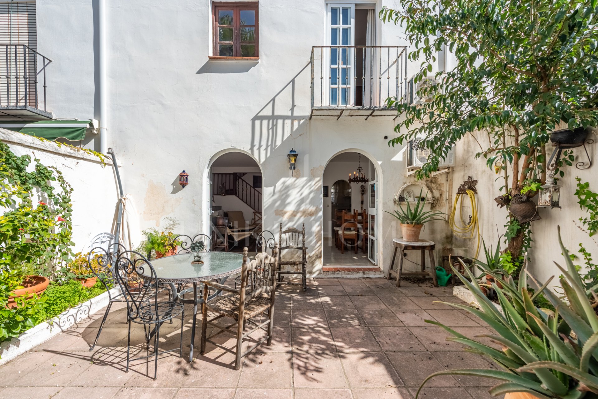 Charming townhouse for sale in Pueblo López - prime central location in Fuengirola