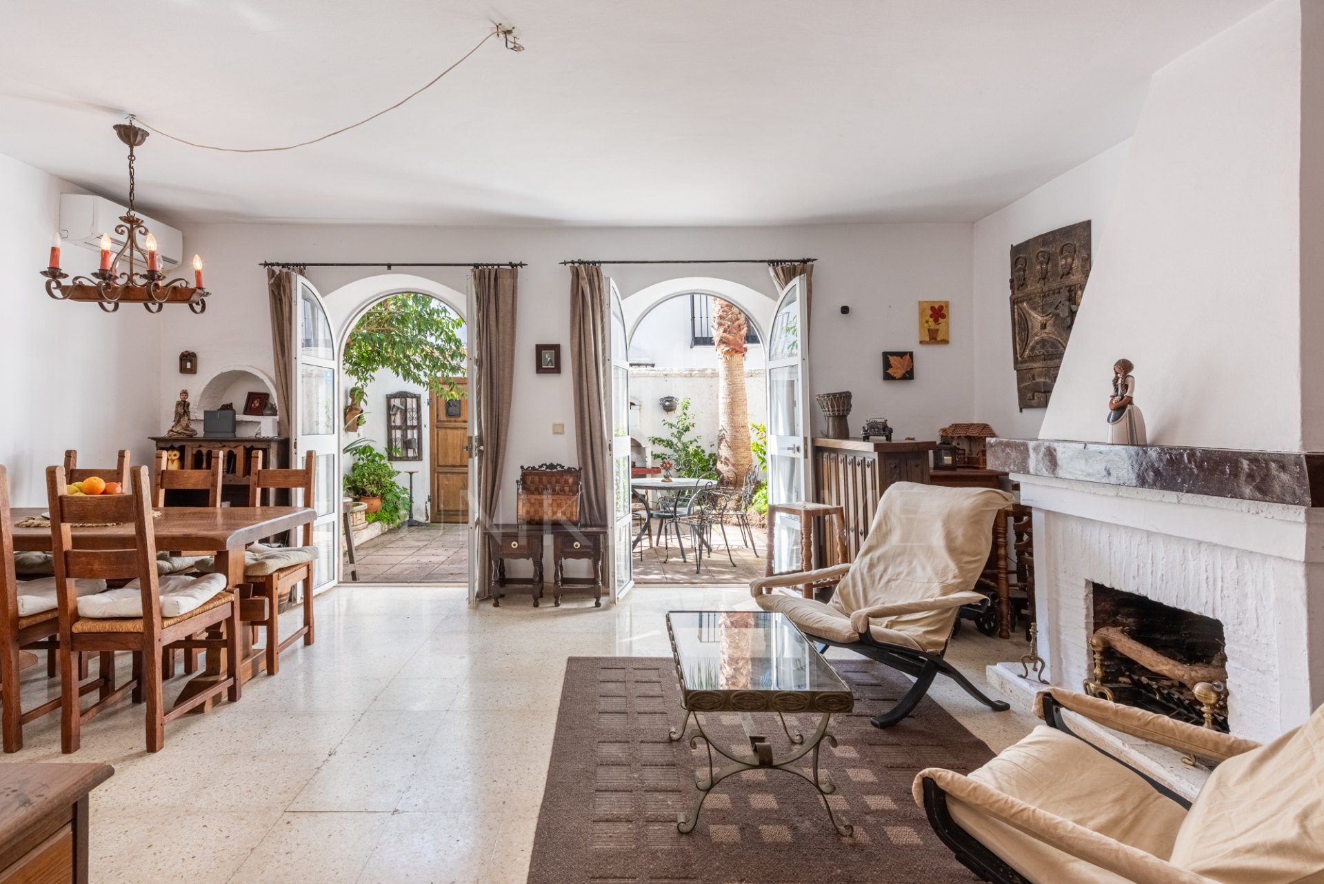 Charming townhouse for sale in Pueblo López - prime central location in Fuengirola