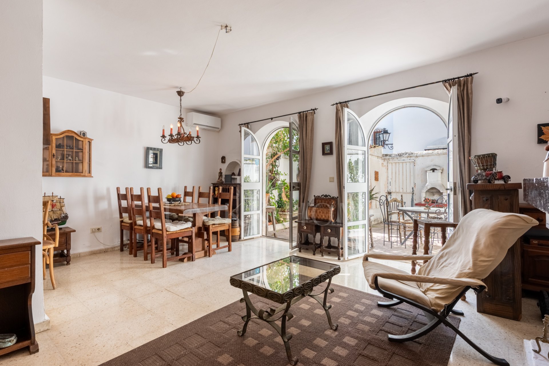 Charming townhouse for sale in Pueblo López - prime central location in Fuengirola